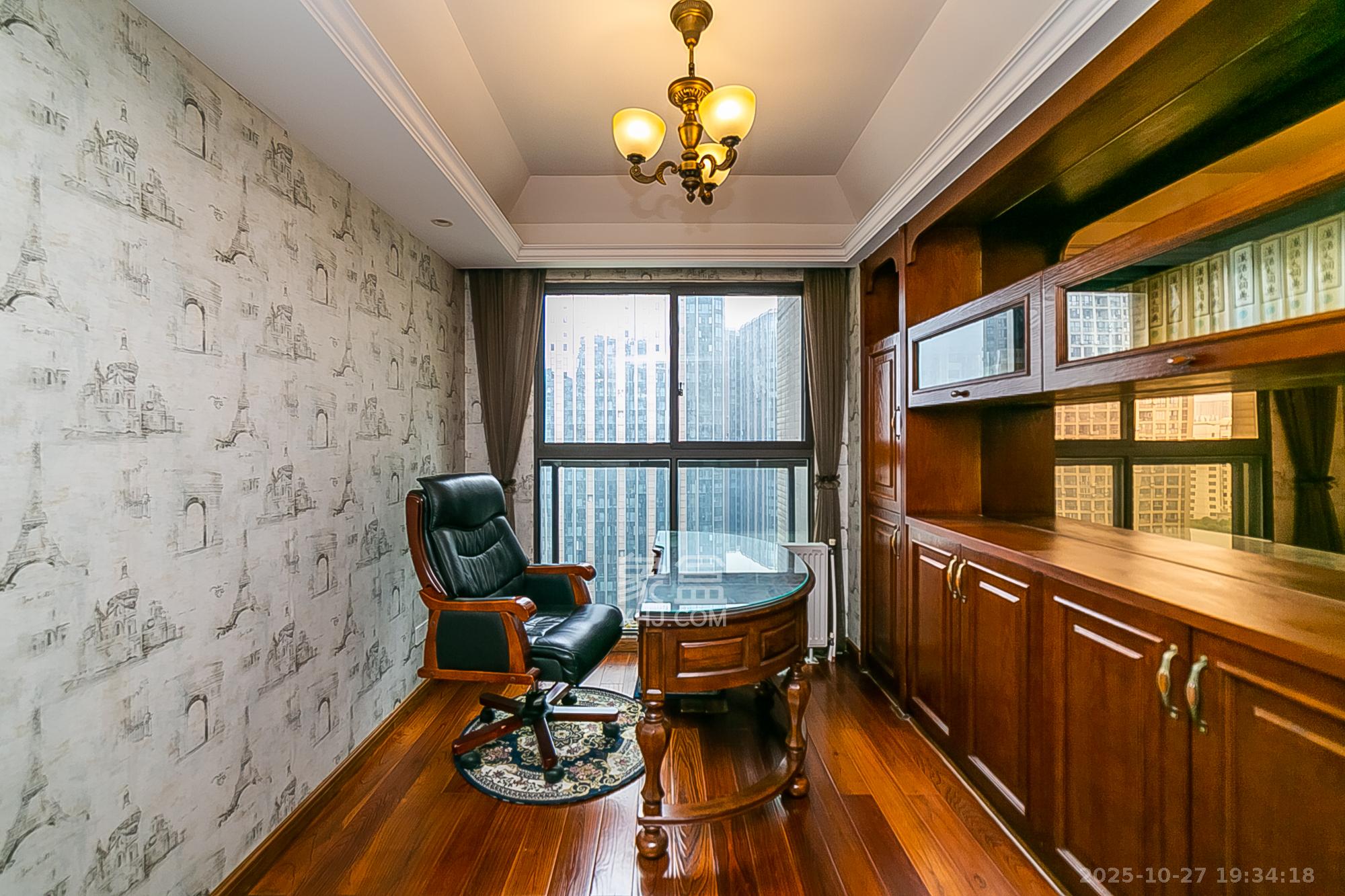 通用时代国际社区  4室2厅1卫    165.0万卧室