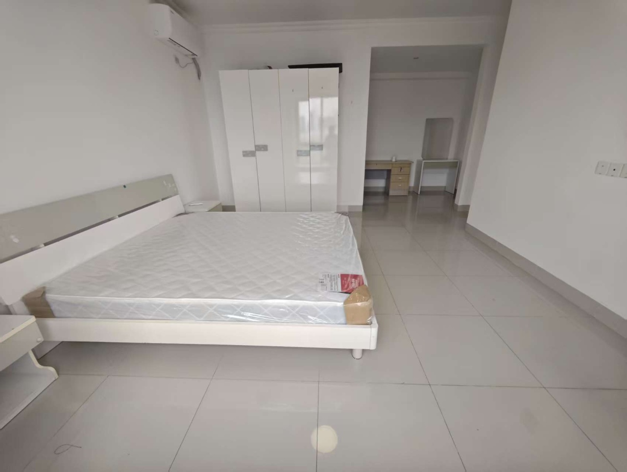 环强御景湾 3室2厅2卫 3200.0元/月 环强御景湾 3室2厅2卫 3200.0元/月室内图