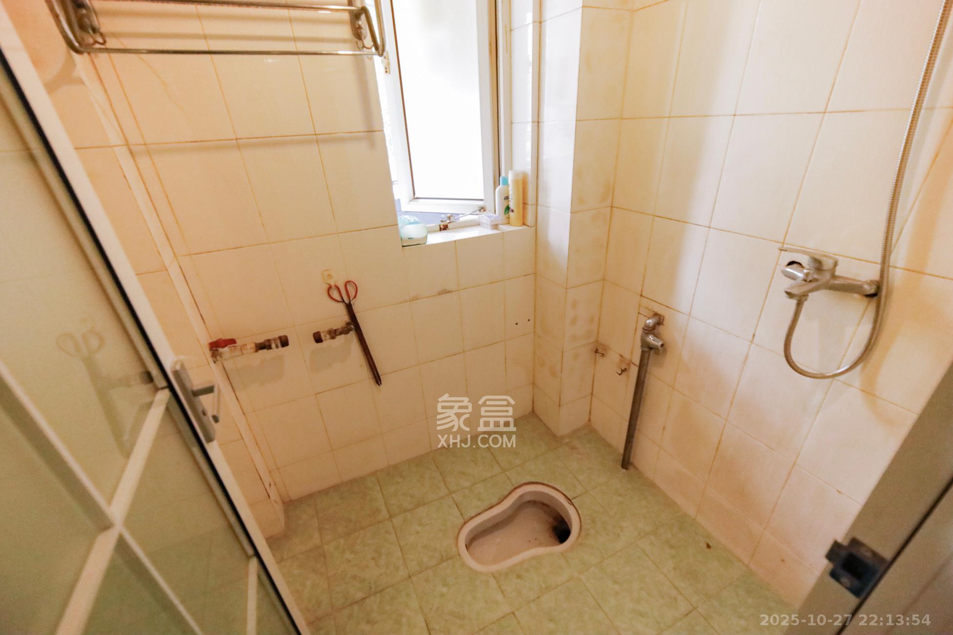 融城花苑  3室2厅2卫    56.8万卫生间