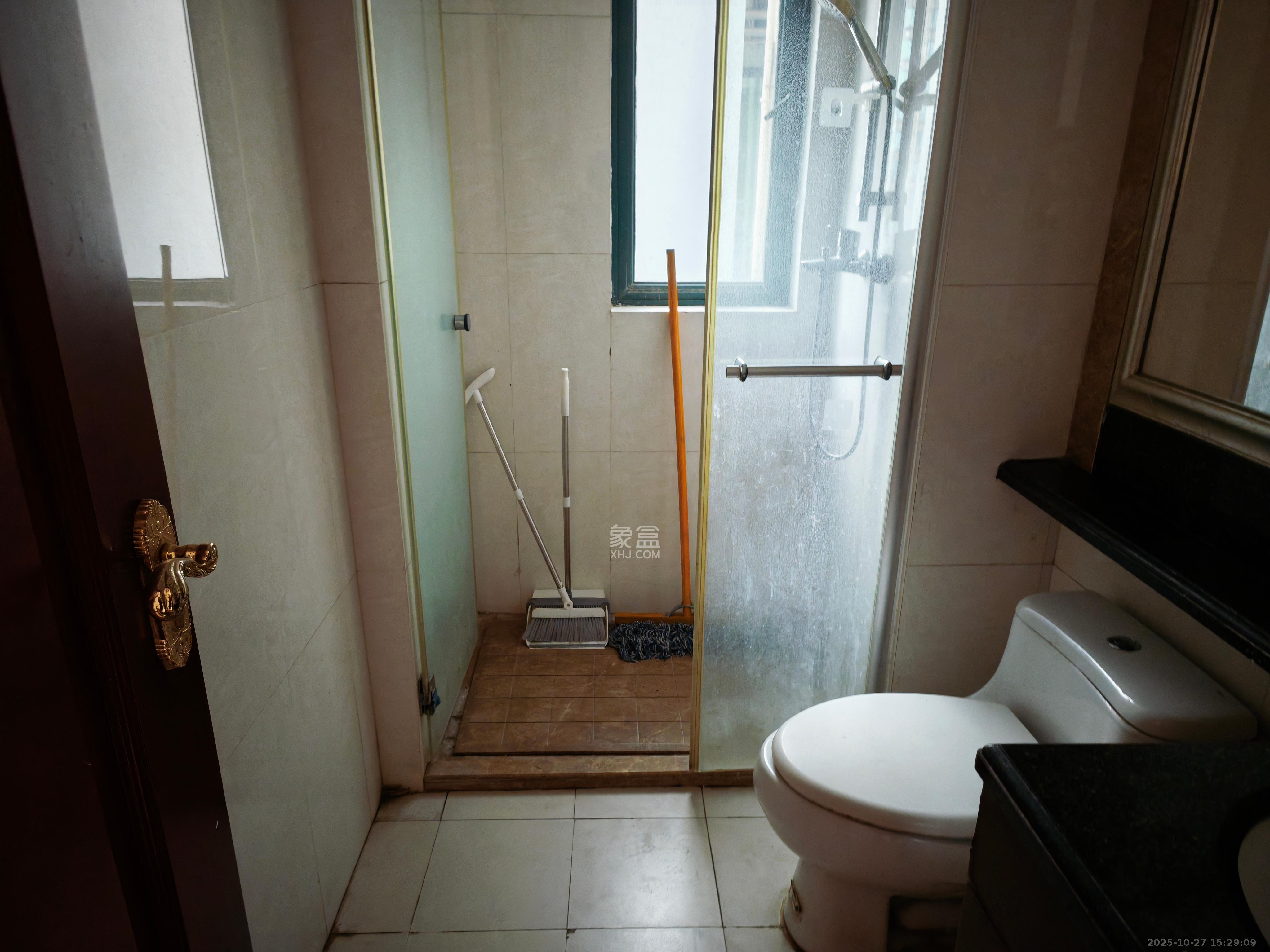 恒大华府  3室2厅1卫    2200.0元/月 恒大华府  3室2厅1卫    2200.0元/月室内图