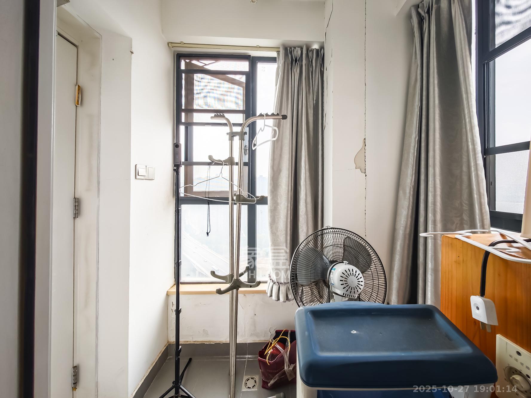 双湾国际(湘江御景花园)  3室2厅2卫    110.0万 双湾国际(湘江御景花园)  3室2厅2卫    110.0万阳台