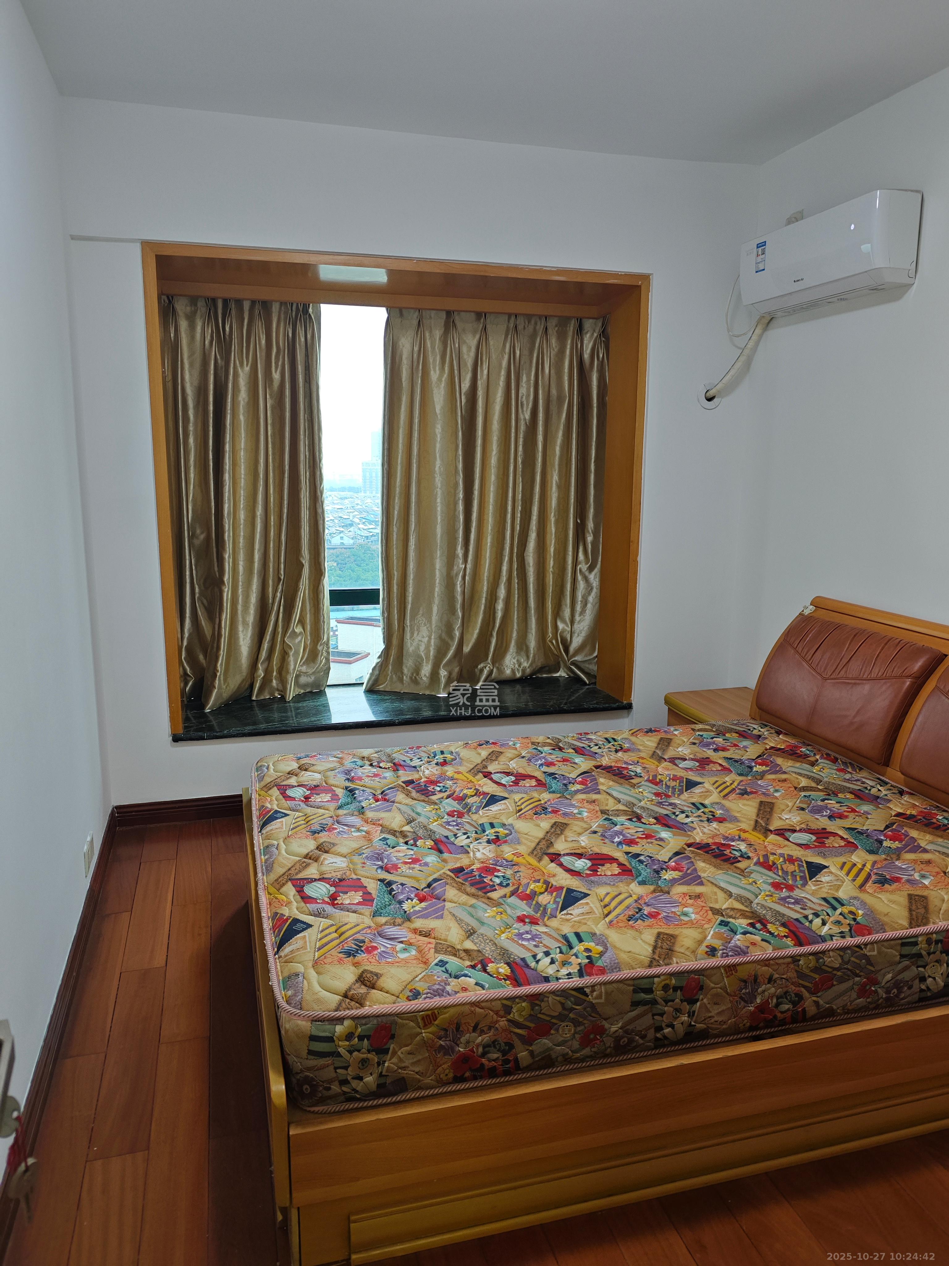 王府花园  3室2厅2卫    3300.0元/月 王府花园  3室2厅2卫    3300.0元/月室内图