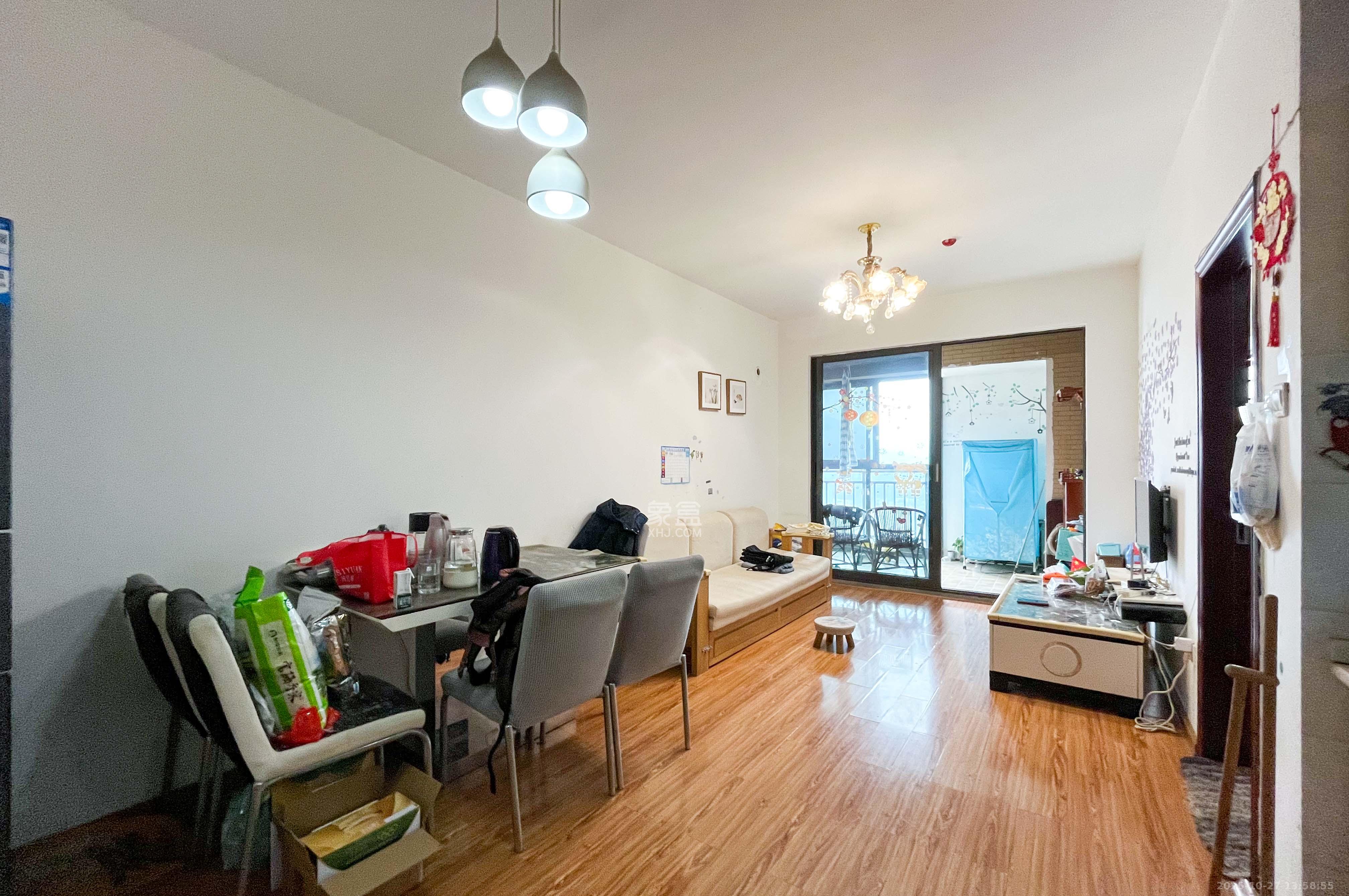 中一九骏（枫桥苑）  1室1厅1卫    49.0万客厅