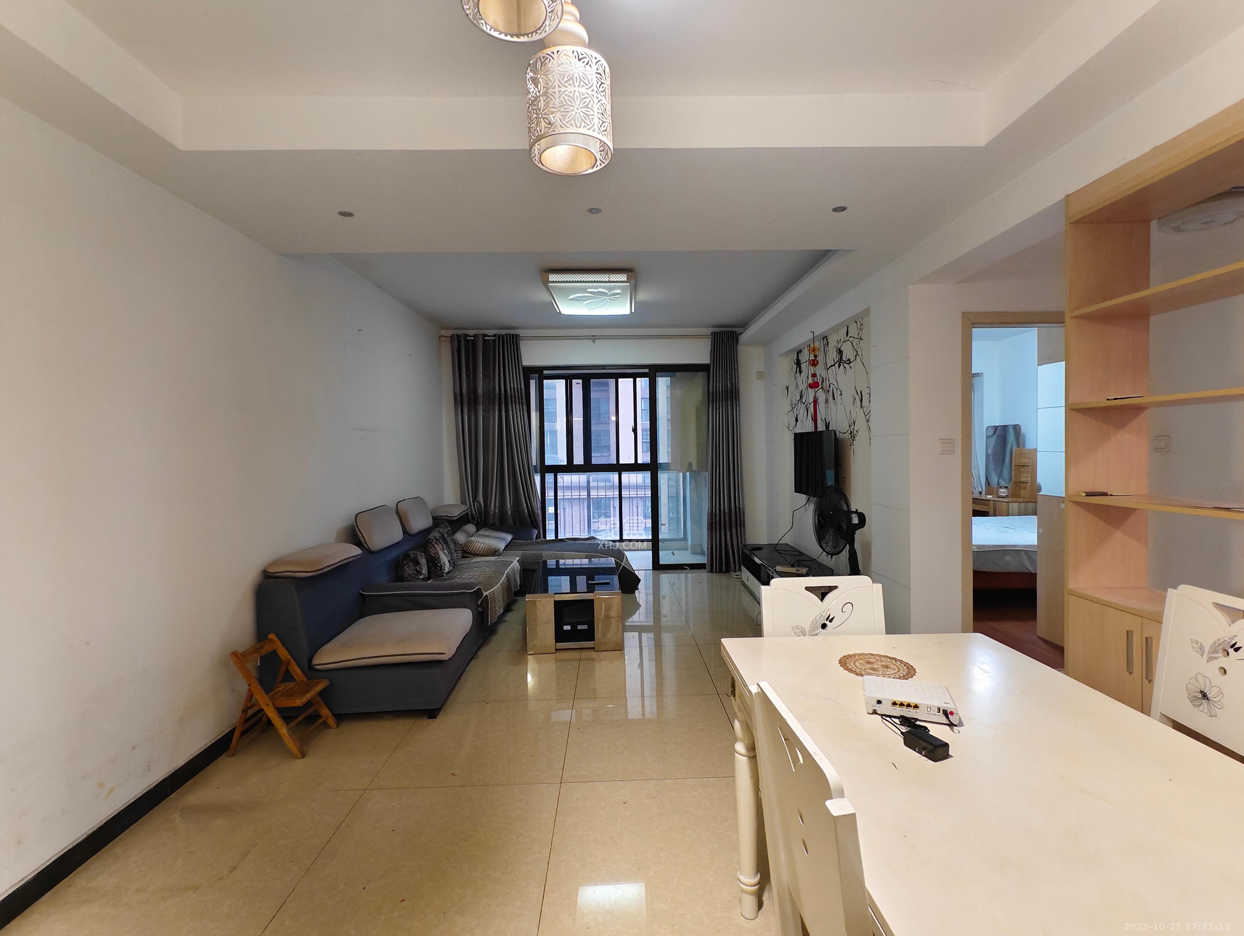 华润凤凰城三期  2室2厅1卫    1800.0元/月 华润凤凰城三期  2室2厅1卫    1800.0元/月室内图1