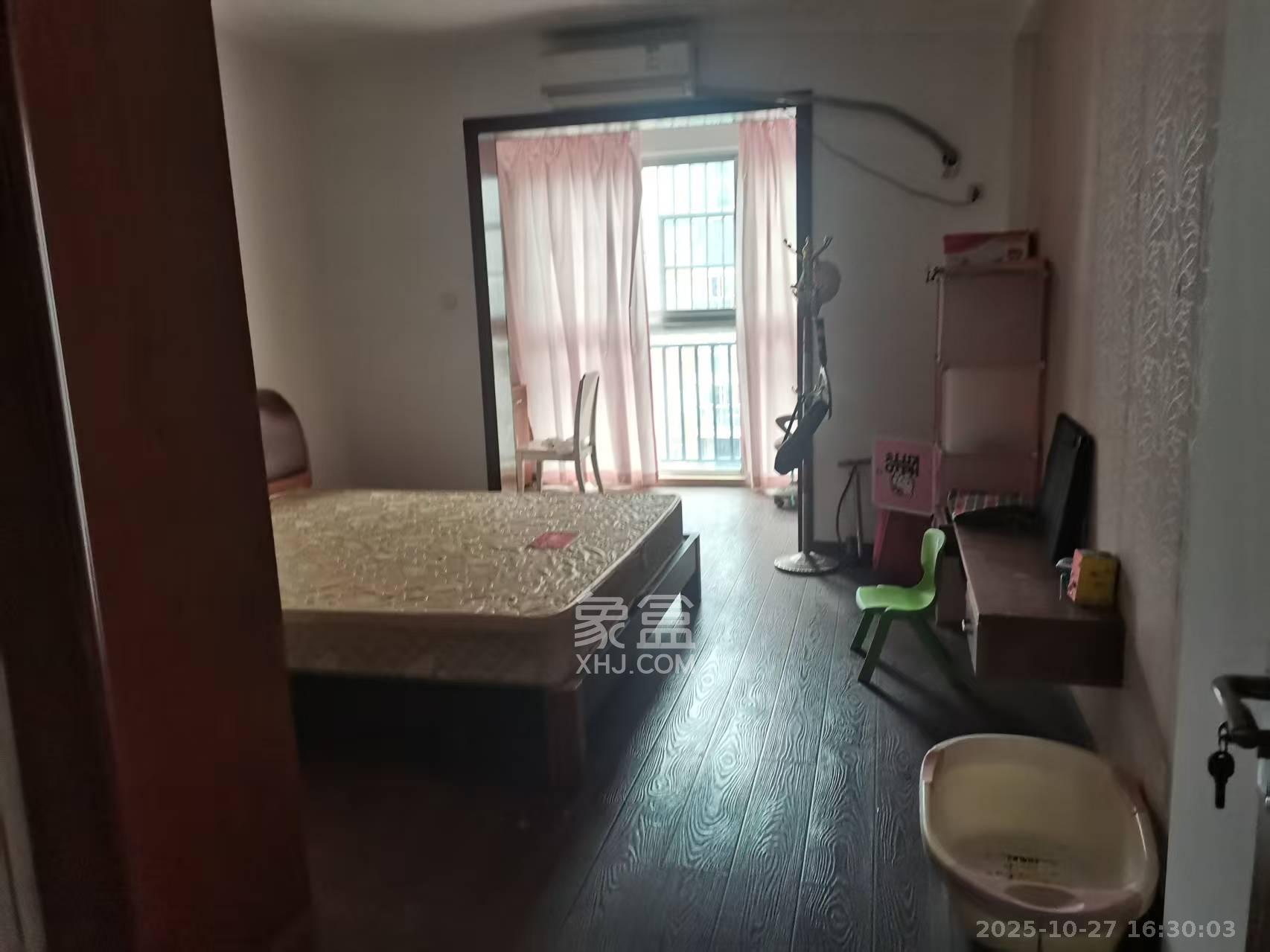 学府华庭  3室2厅2卫    2000.0元/月室内图