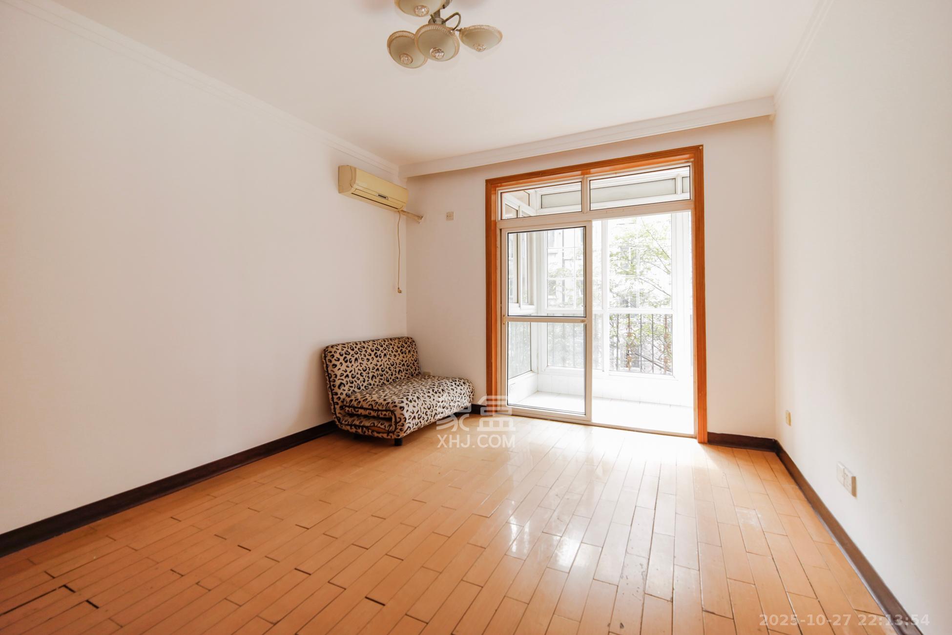 融城花苑  3室2厅2卫    56.8万卧室