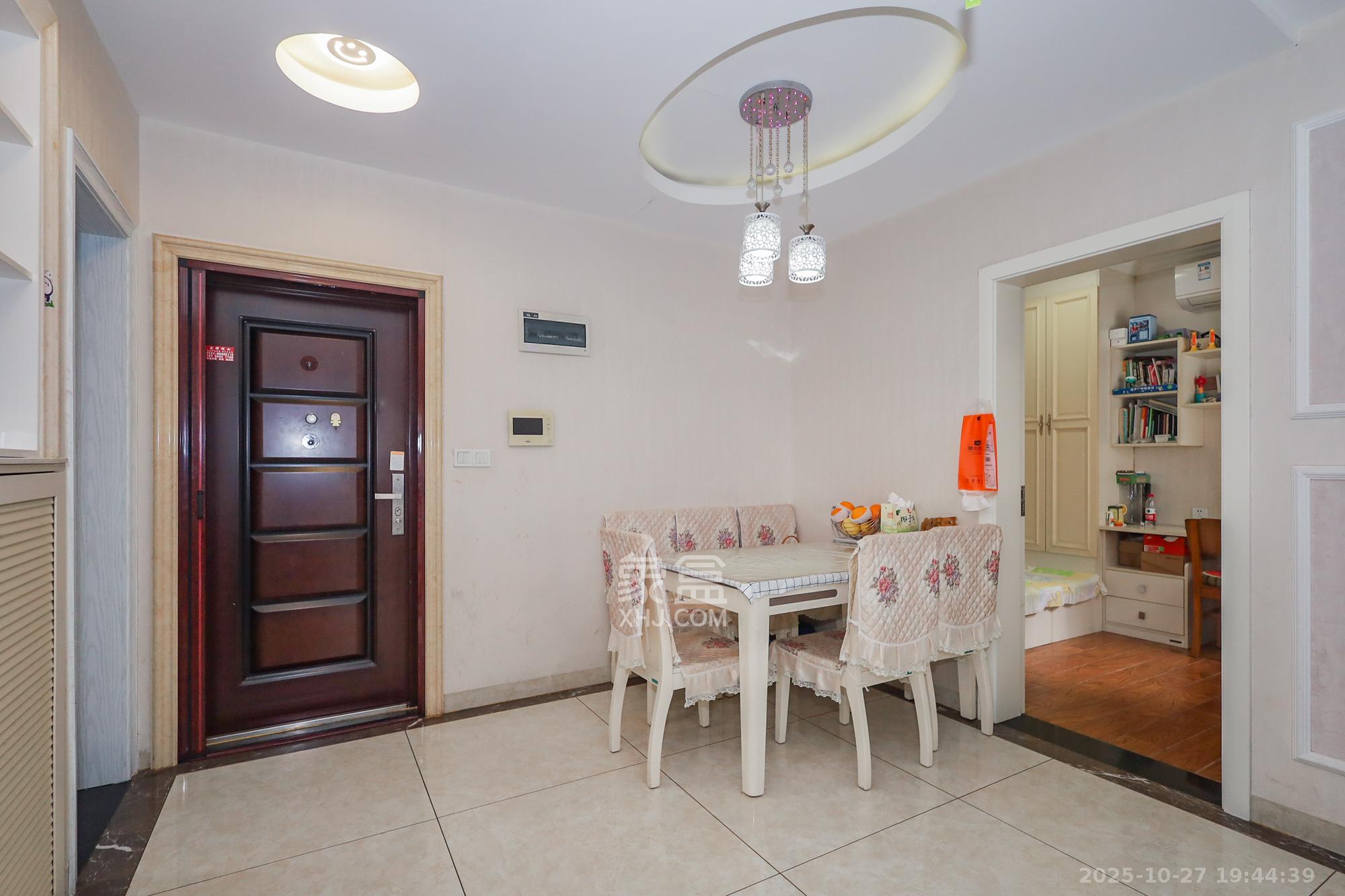 当代滨江MOMA 3室2厅1卫 120.0万 当代滨江MOMA 3室2厅1卫 120.0万其他