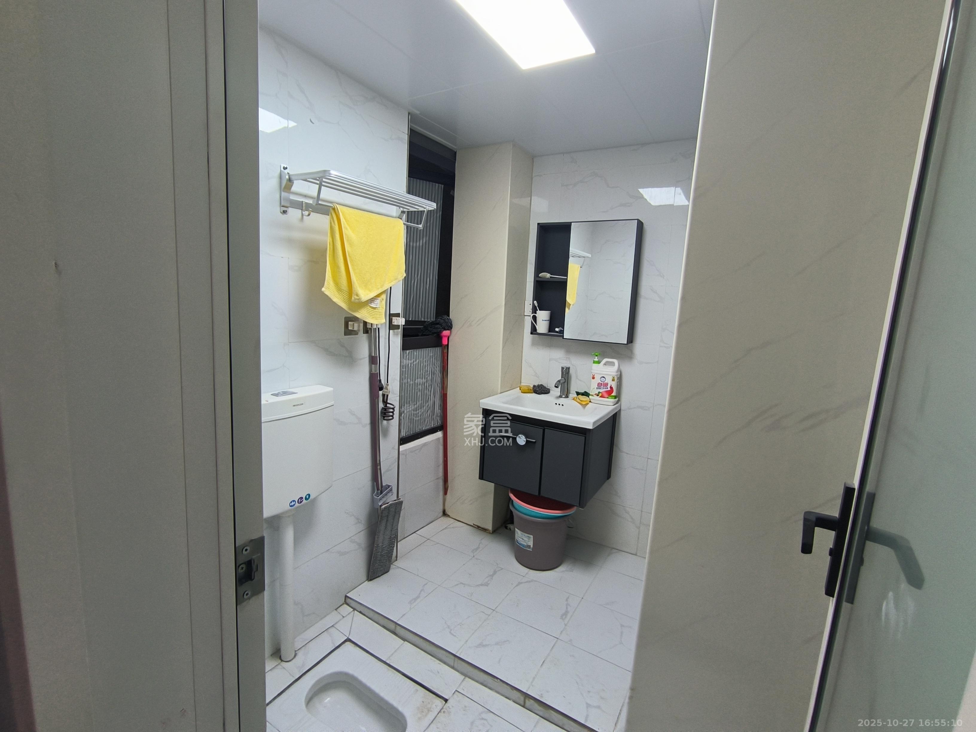 山语城三期 3室2厅2卫 2300.0元/月 山语城三期 3室2厅2卫 2300.0元/月室内图