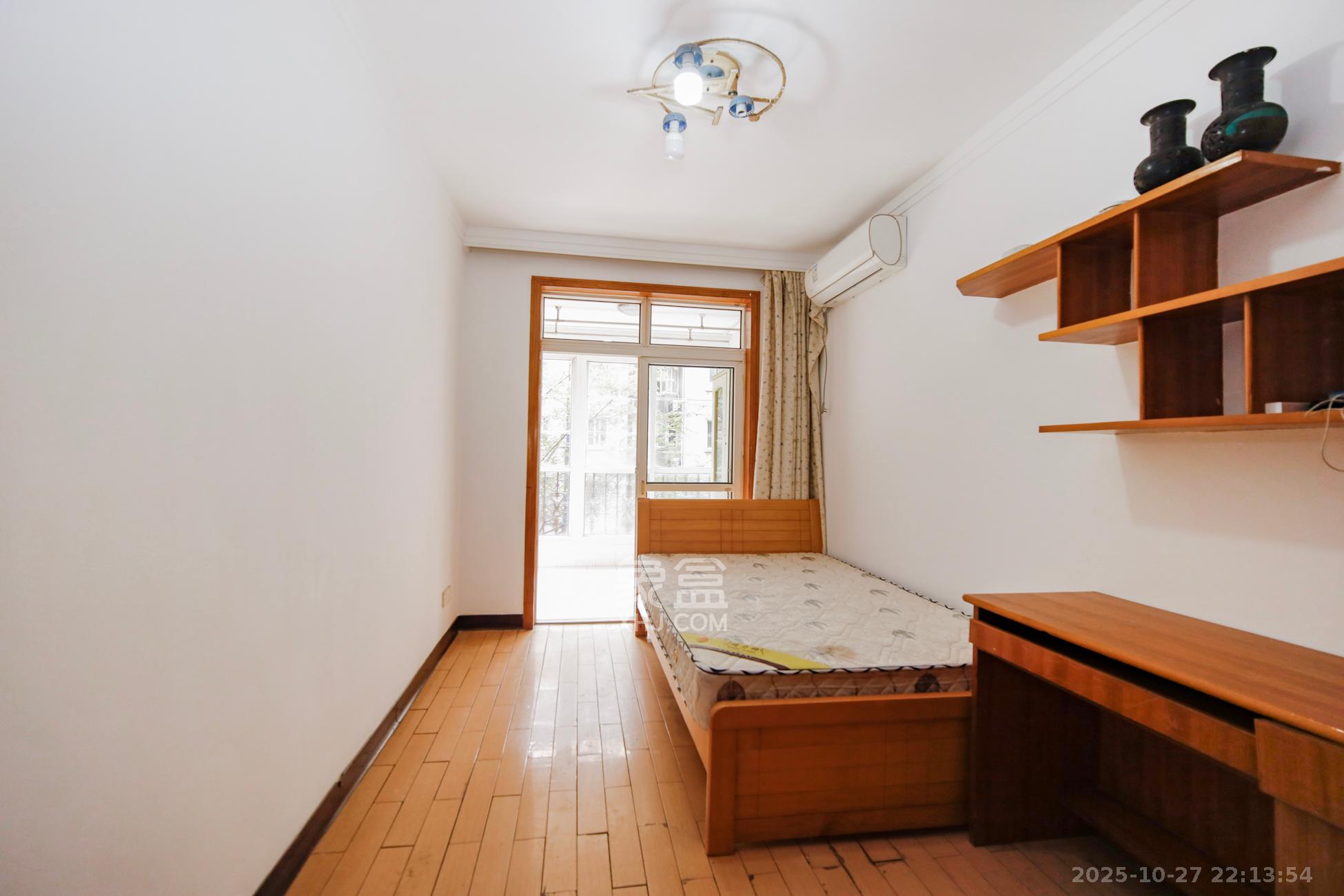 融城花苑  3室2厅2卫    56.8万卧室