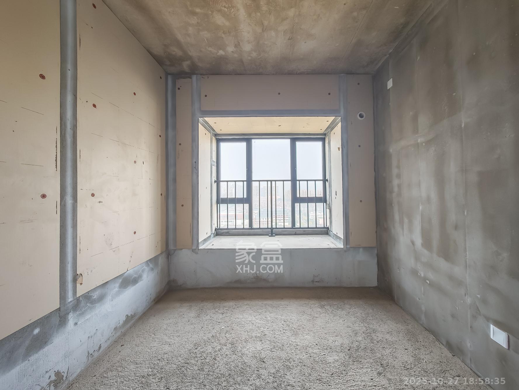 国欣向荣广场  4室2厅2卫    110.0万卧室