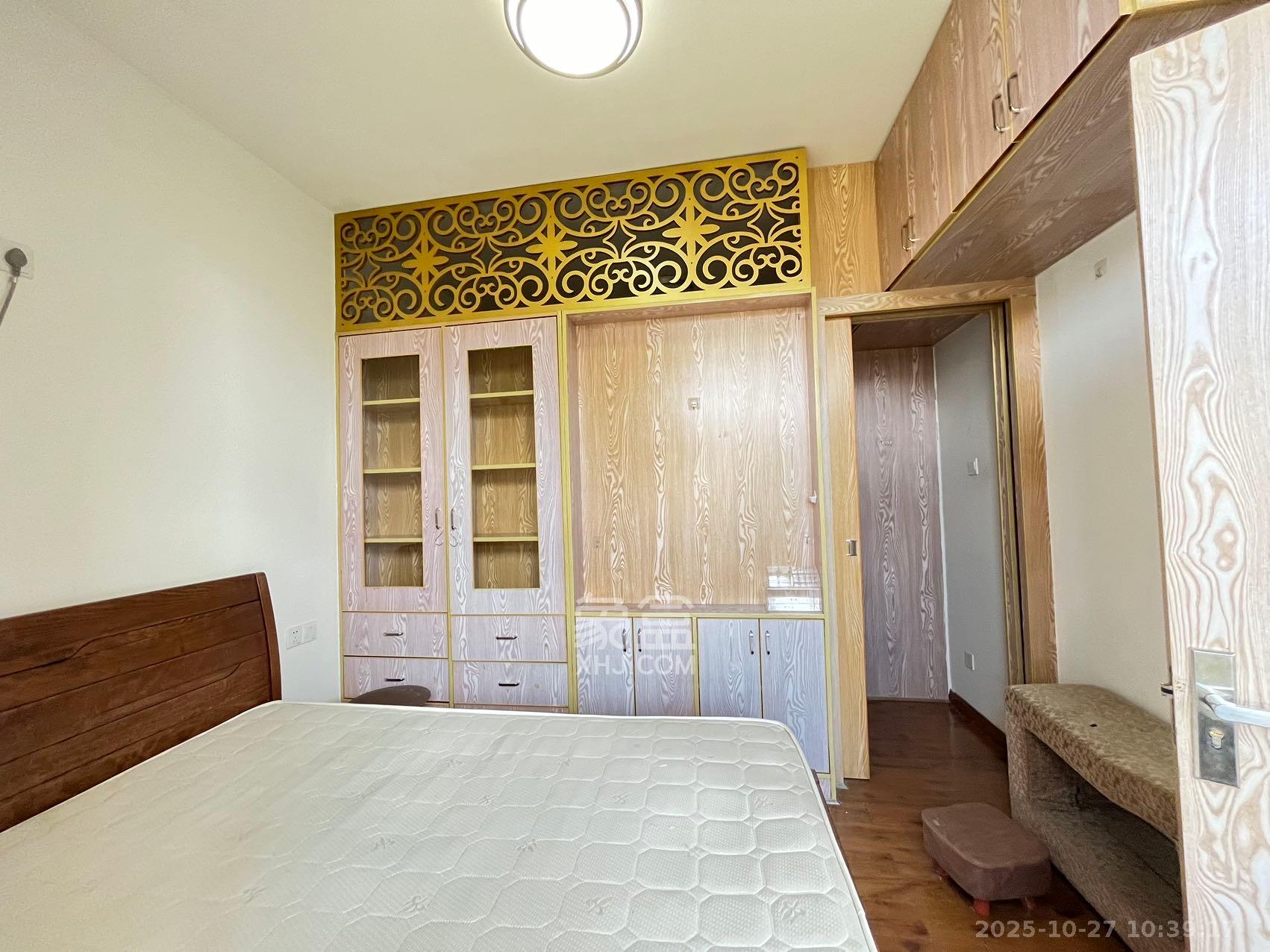 阳光100三期  2室2厅1卫    2000.0元/月室内图