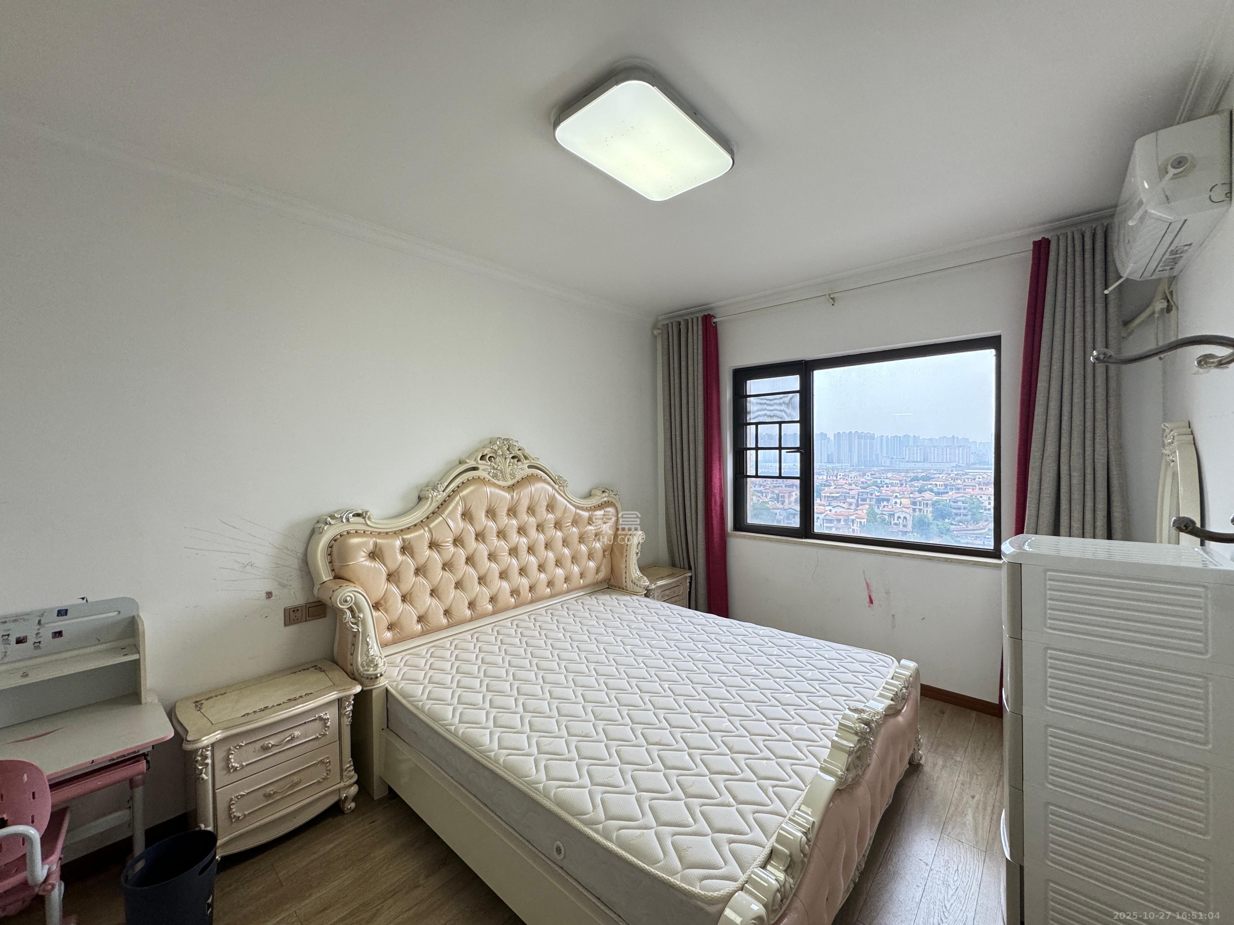 华润置地广场二期 2室2厅1卫 1850.0元/月 华润置地广场二期 2室2厅1卫 1850.0元/月室内图