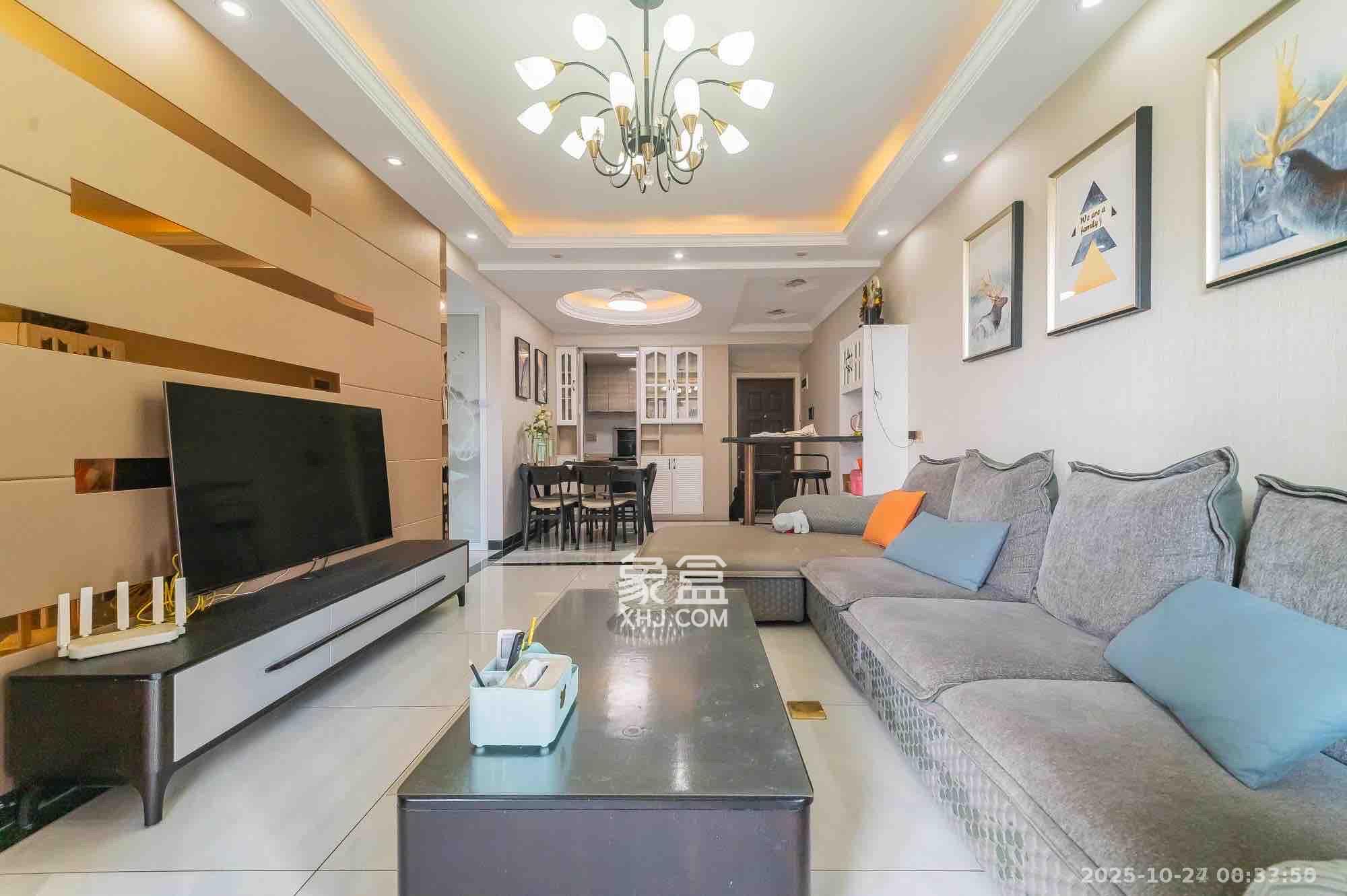 华润置地广场二期  3室2厅1卫    2300.0元/月 华润置地广场二期  3室2厅1卫    2300.0元/月室内图