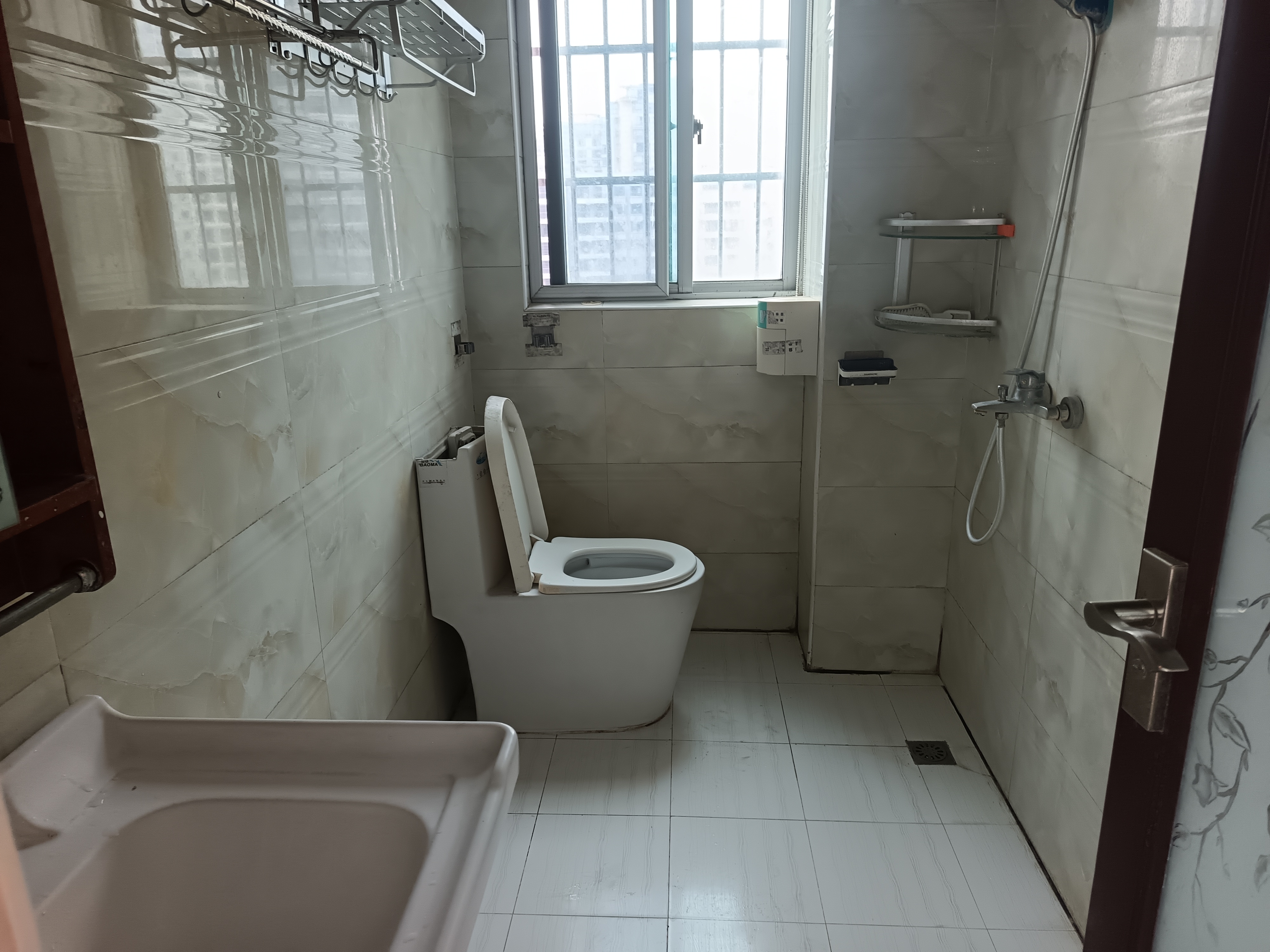 友谊华庭  3室2厅2卫    2500.0元/月室内图