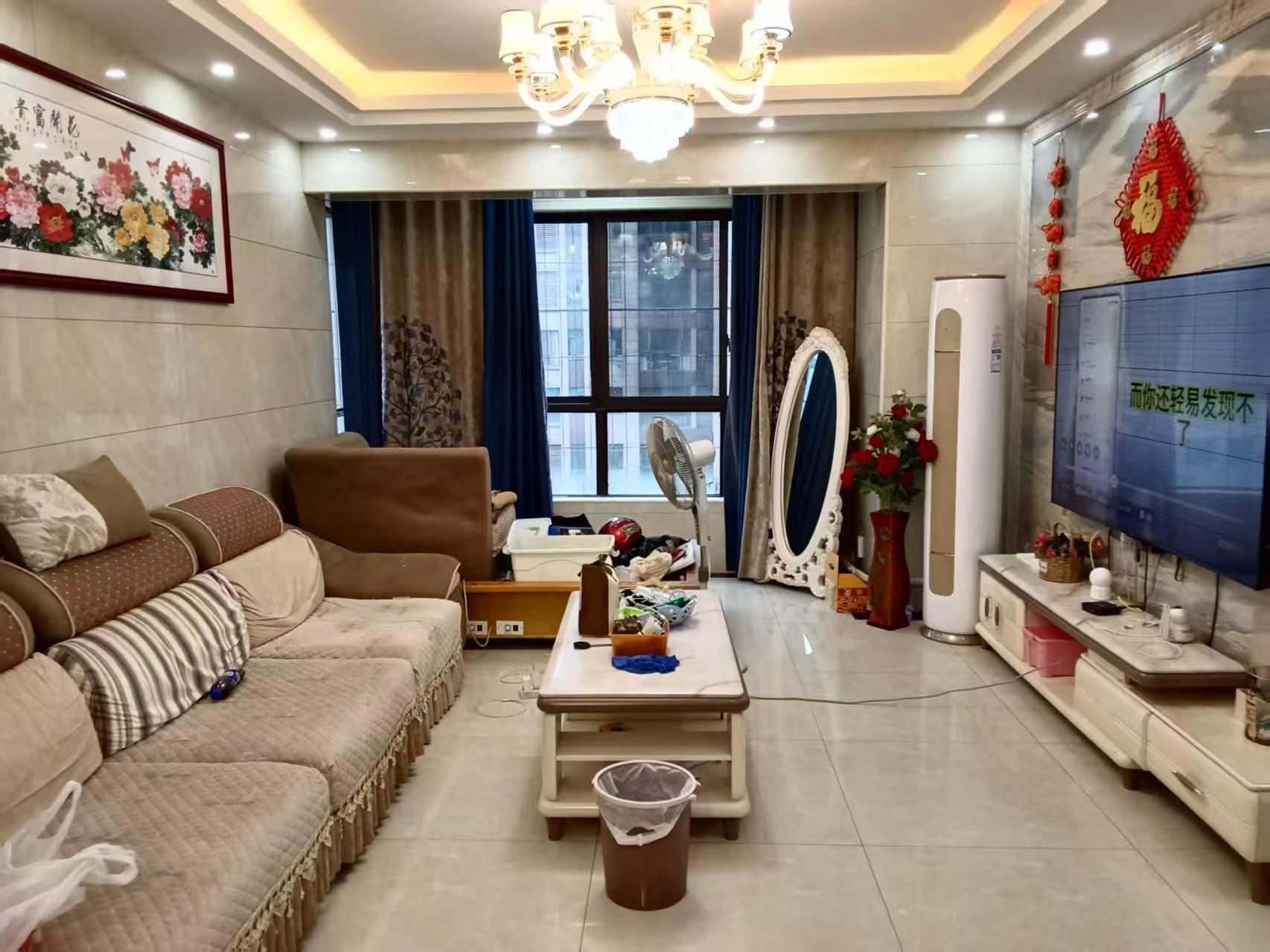 铂金汉宫  3室2厅2卫    2400.0元/月