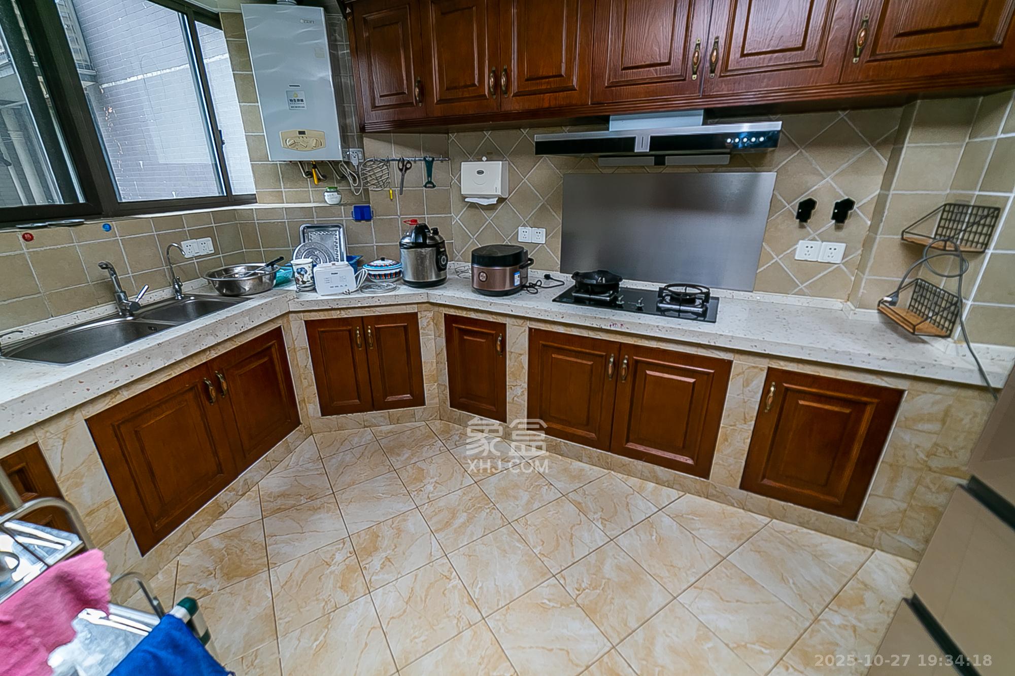 通用时代国际社区  4室2厅1卫    165.0万厨房