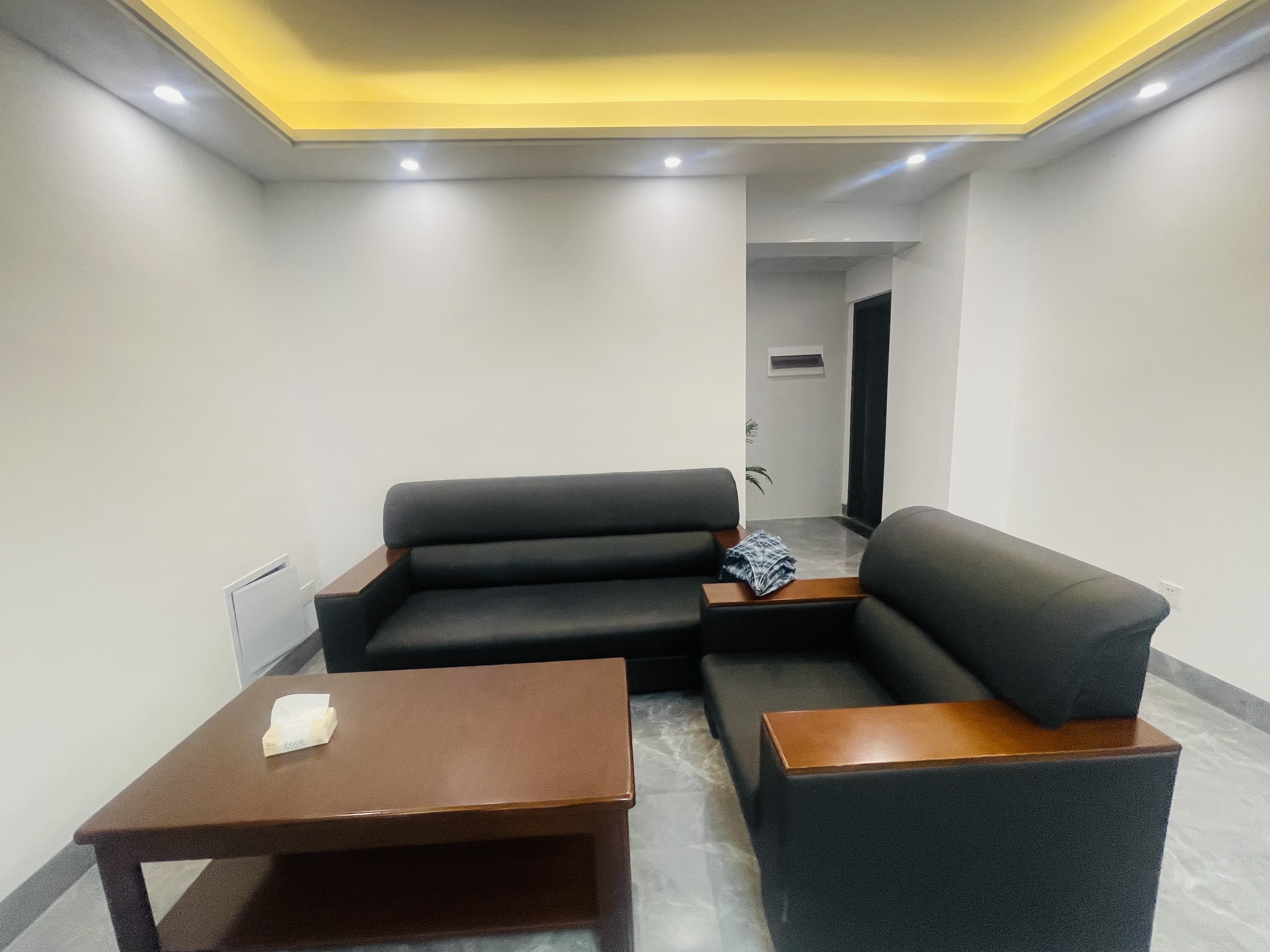 国贸大厦  3室2厅1卫    3000.0元/月 国贸大厦  3室2厅1卫    3000.0元/月户型图