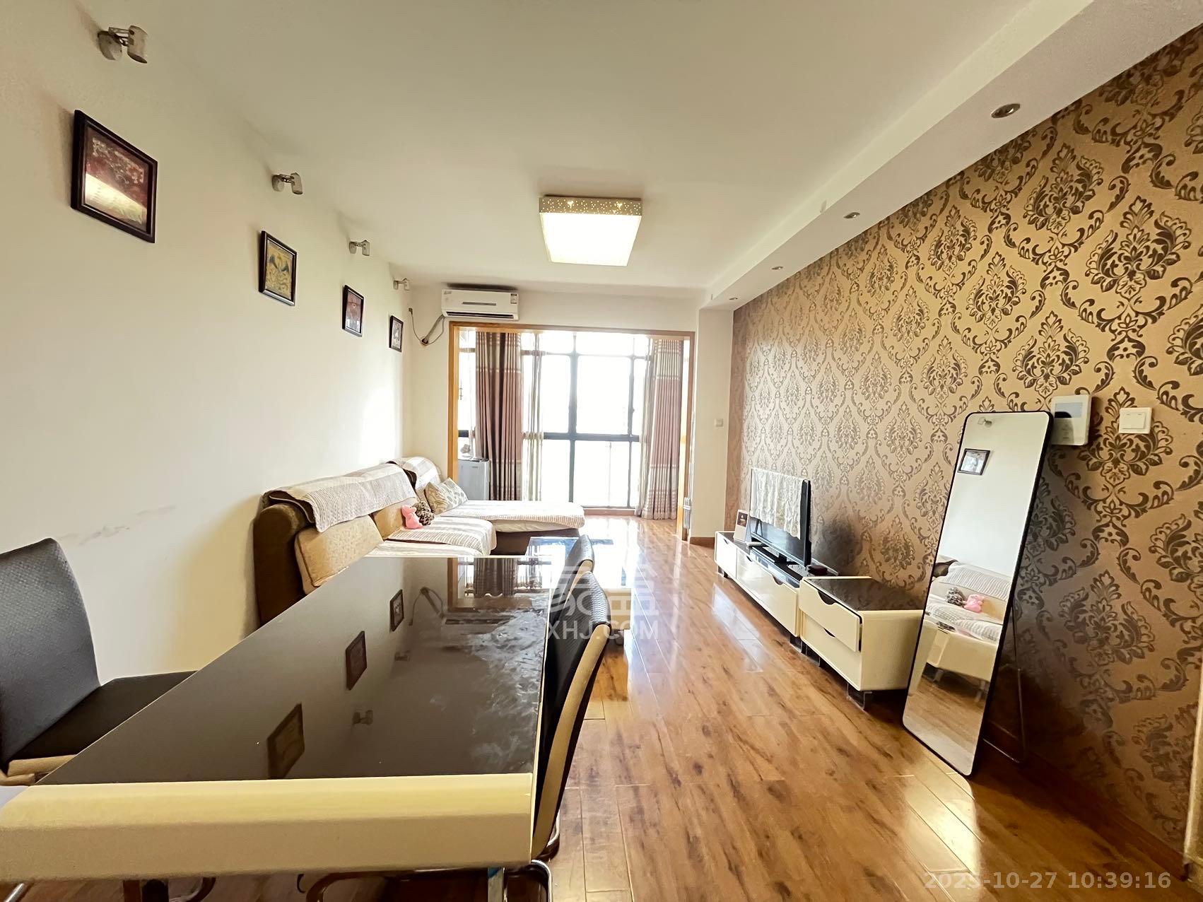 阳光100三期  2室2厅1卫    2000.0元/月室内图