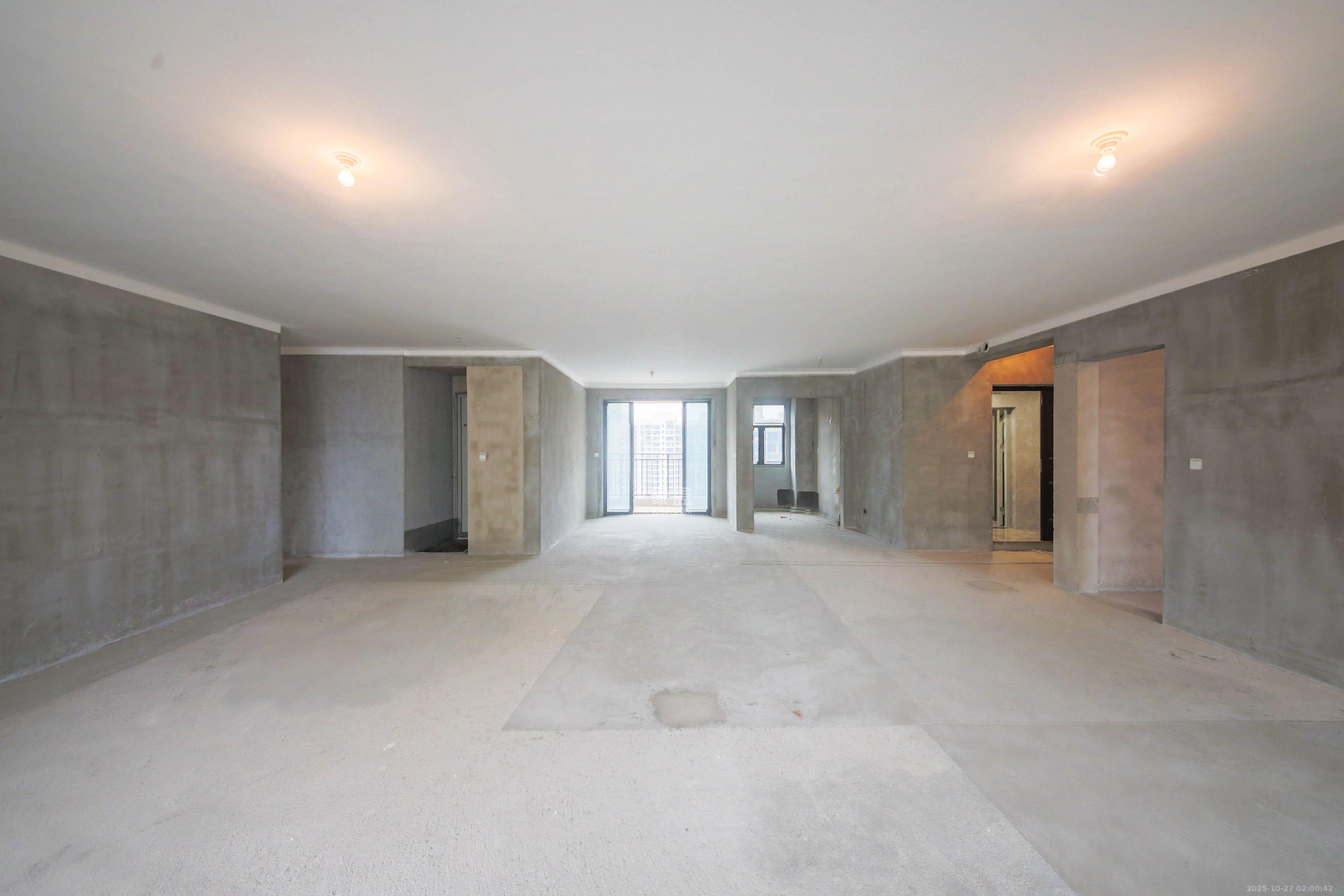 中建钰和城 4室2厅3卫 285.0万 中建钰和城 4室2厅3卫 285.0万客厅