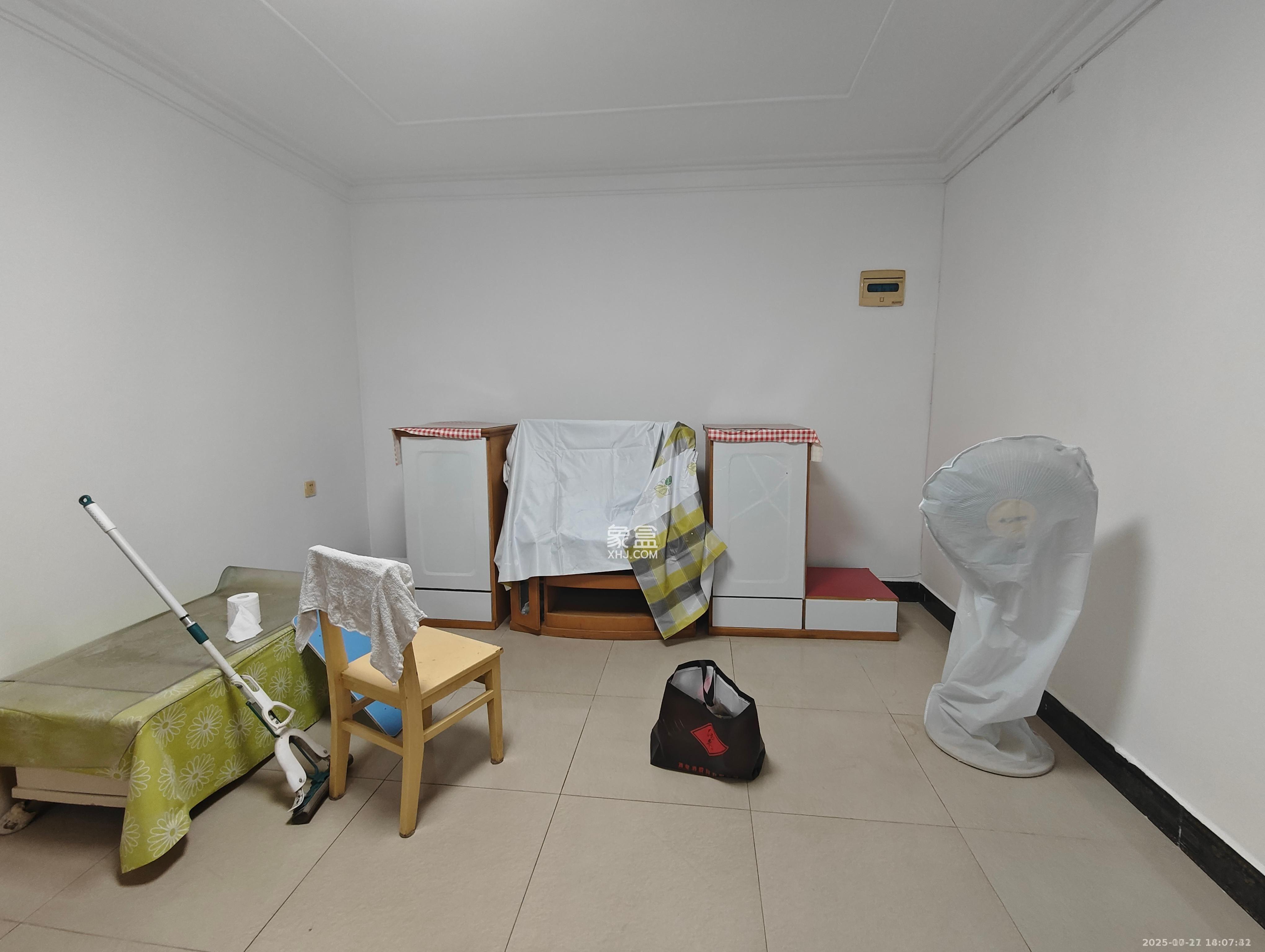 文华商住楼 3室2厅2卫 2800.0元/月 文华商住楼 3室2厅2卫 2800.0元/月室内图