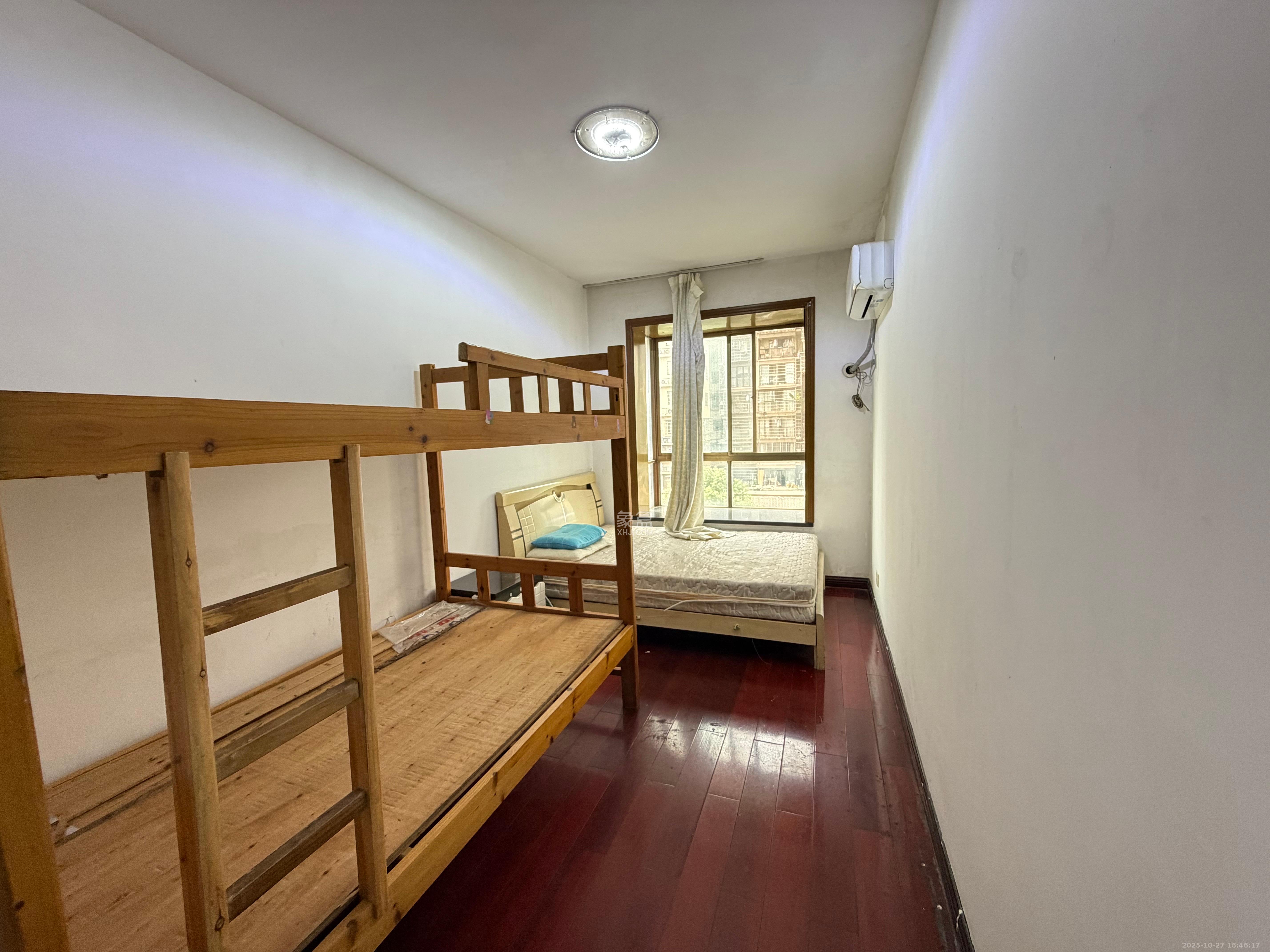 莲湖汽配城  4室2厅1卫    1800.0元/月室内图