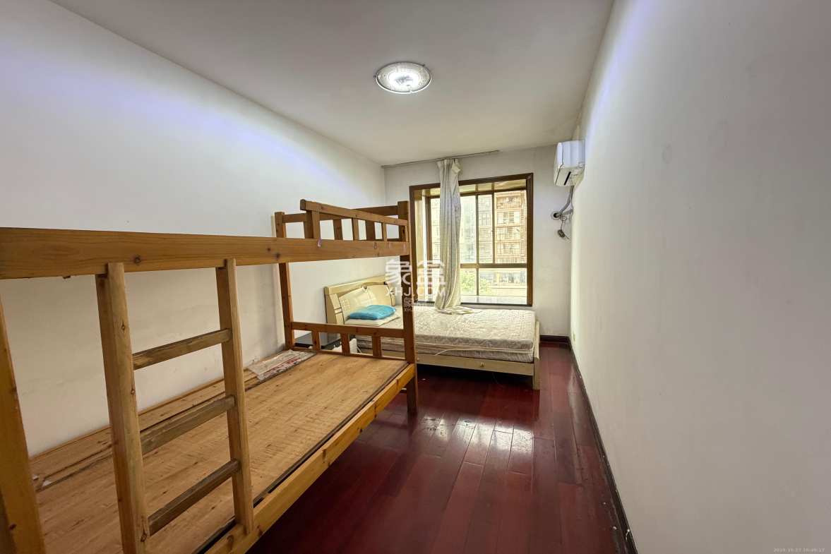 莲湖汽配城  4室2厅1卫    1800.0元/月 莲湖汽配城  4室2厅1卫    1800.0元/月室内图