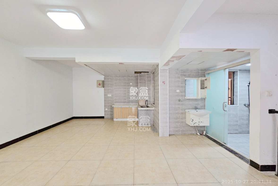 阳光城尚东湾青云苑 4室2厅2卫 108.0万 阳光城尚东湾青云苑 4室2厅2卫 108.0万客厅