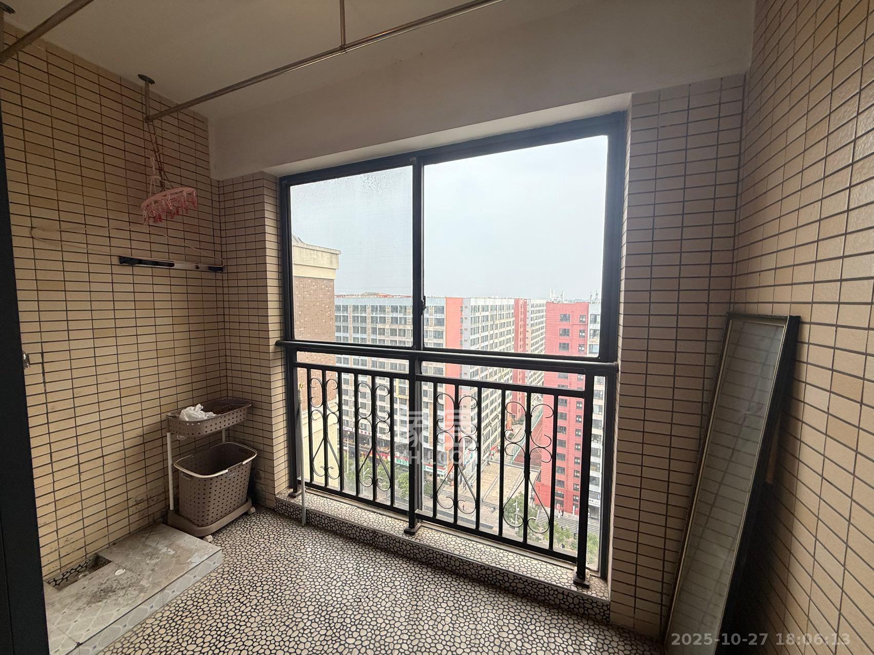 五矿紫湖香醍 3室2厅2卫 1600.0元/月 五矿紫湖香醍 3室2厅2卫 1600.0元/月室内图