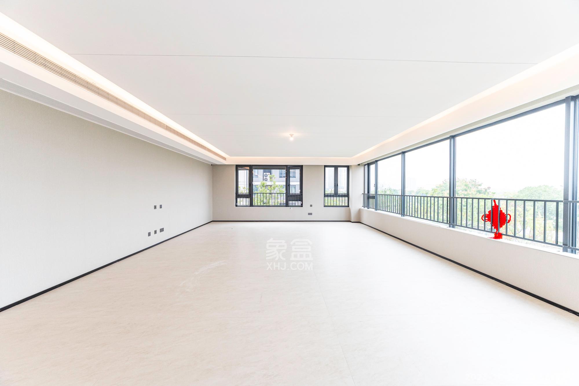 万科松湖天地  4室2厅4卫    338.0万 万科松湖天地  4室2厅4卫    338.0万客厅