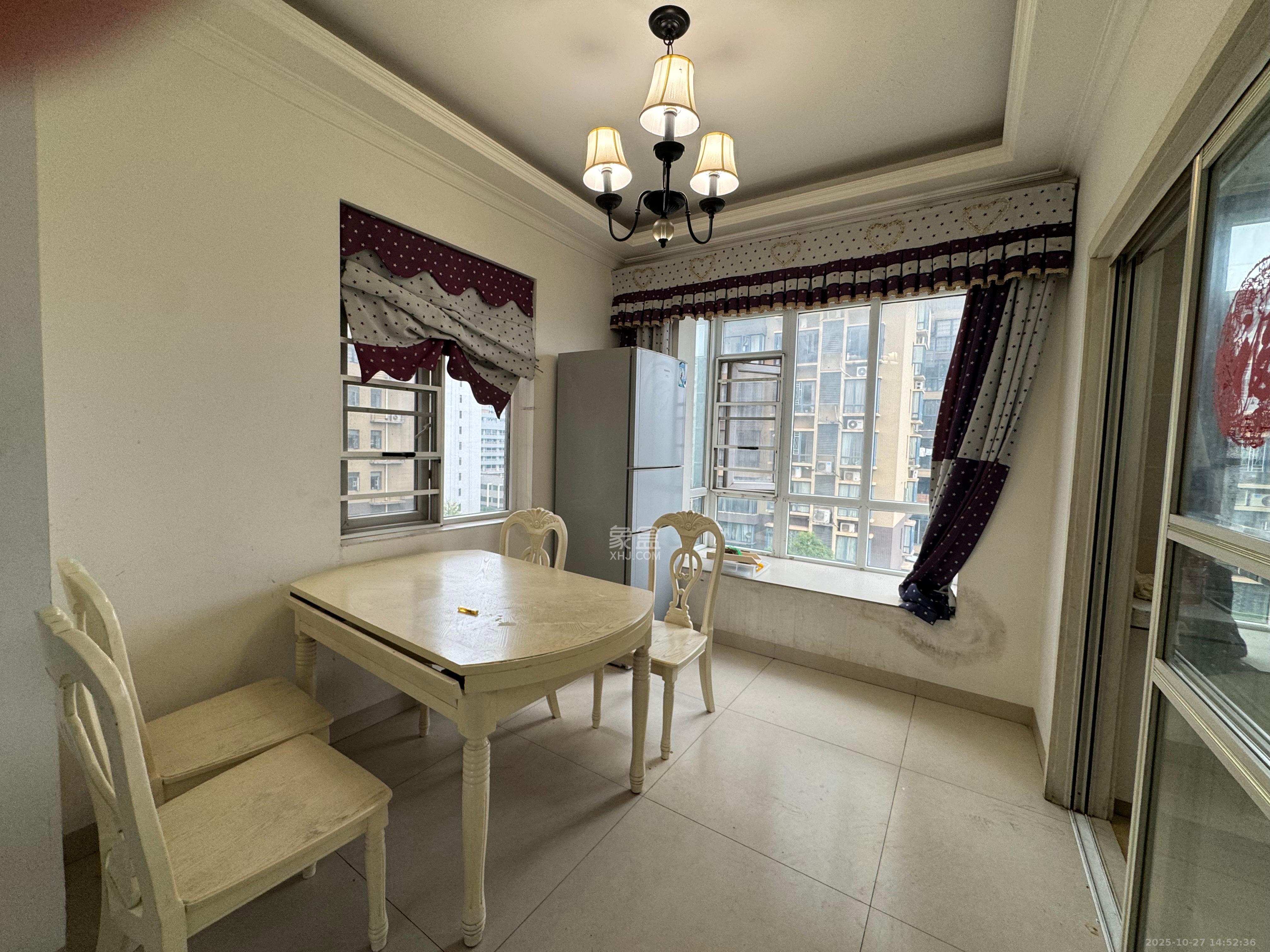 泊爱蓝湾  3室2厅1卫    3000.0元/月室内图