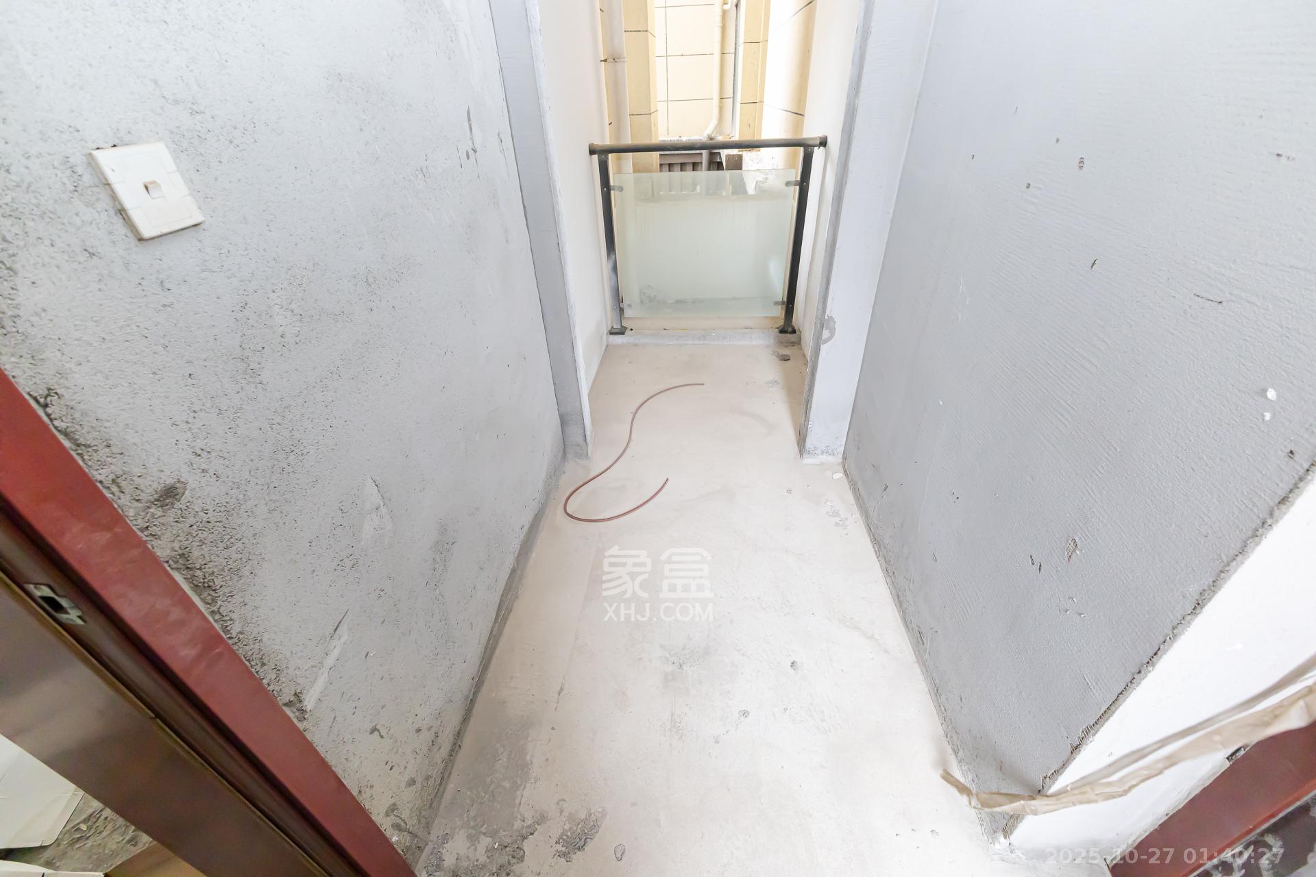 明发阅江悦府  4室2厅2卫    95.0万阳台