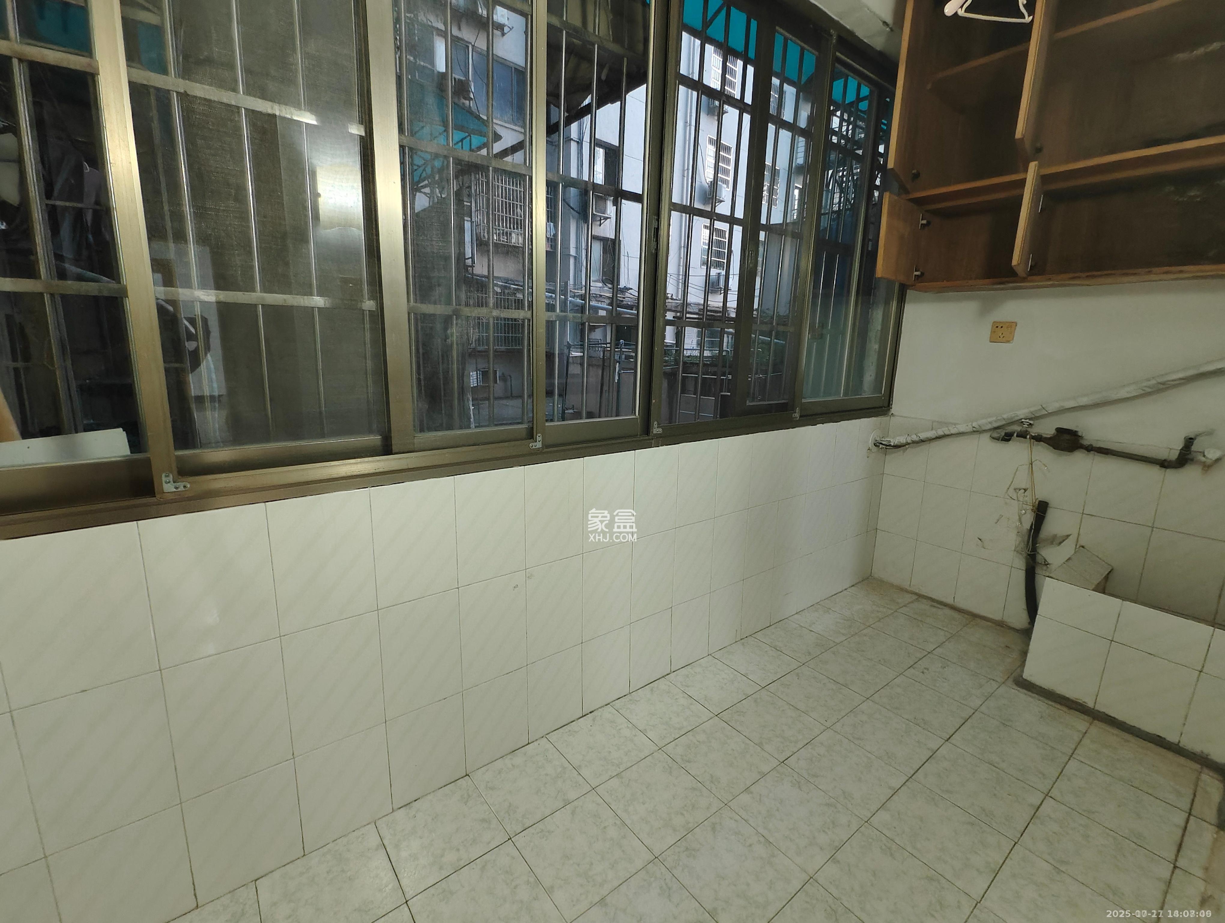 文华商住楼  3室2厅2卫    2800.0元/月室内图