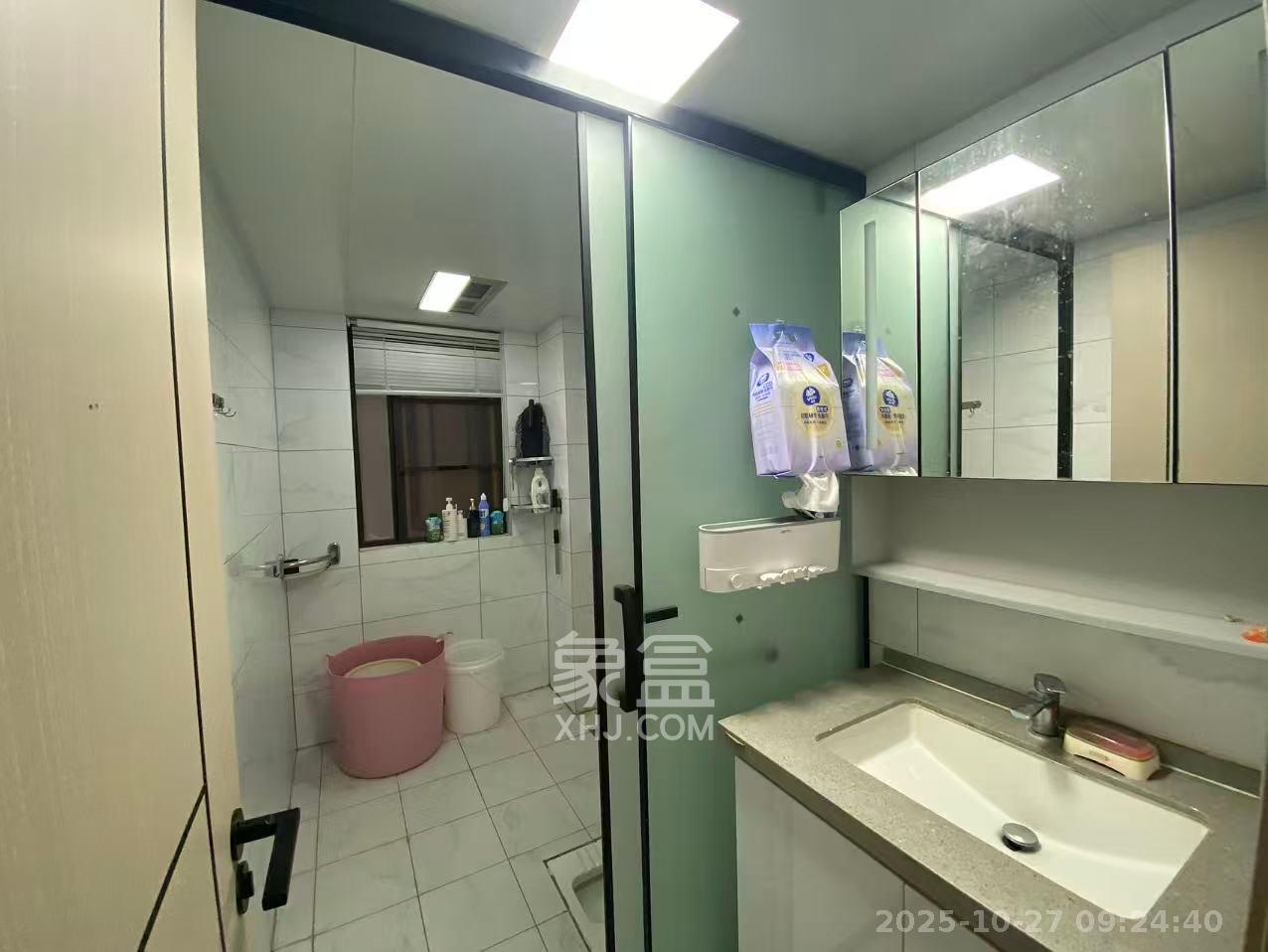 春晖花园  3室2厅2卫    2200.0元/月室内图