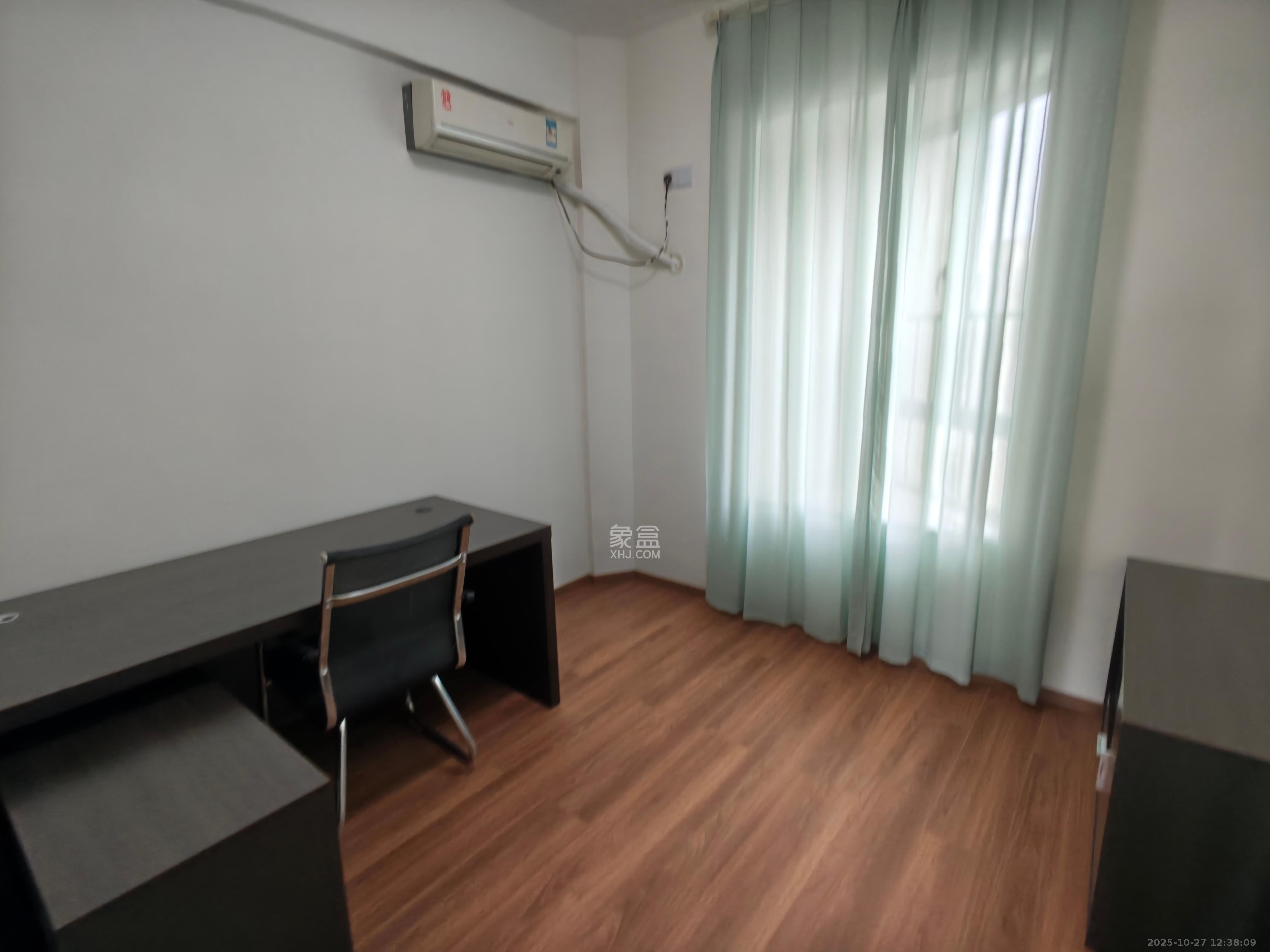 西山汇景一、二期  3室2厅2卫    4650.0元/月室内图