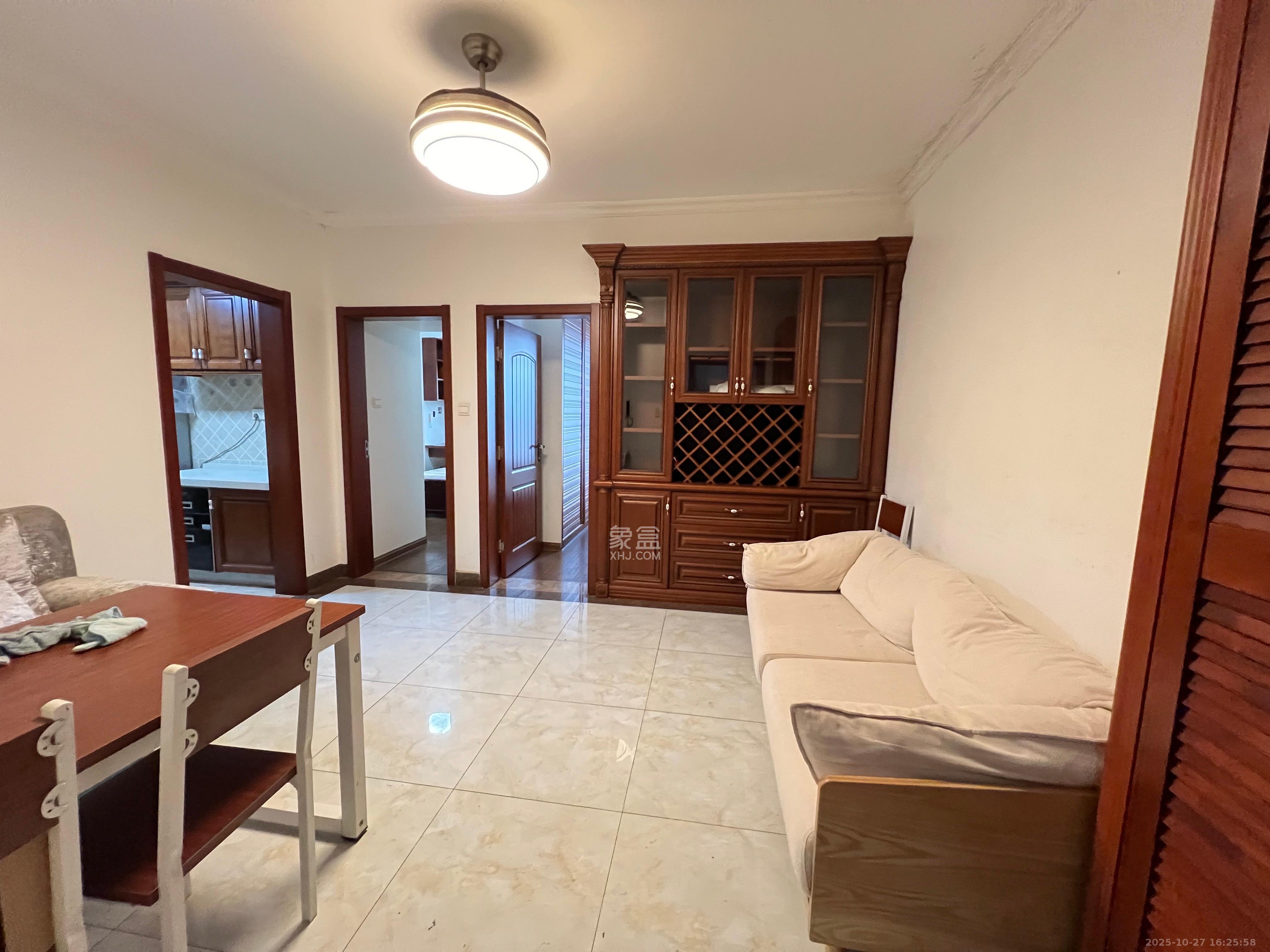 百纳广场（百纳公寓）  2室1厅1卫    2500.0元/月