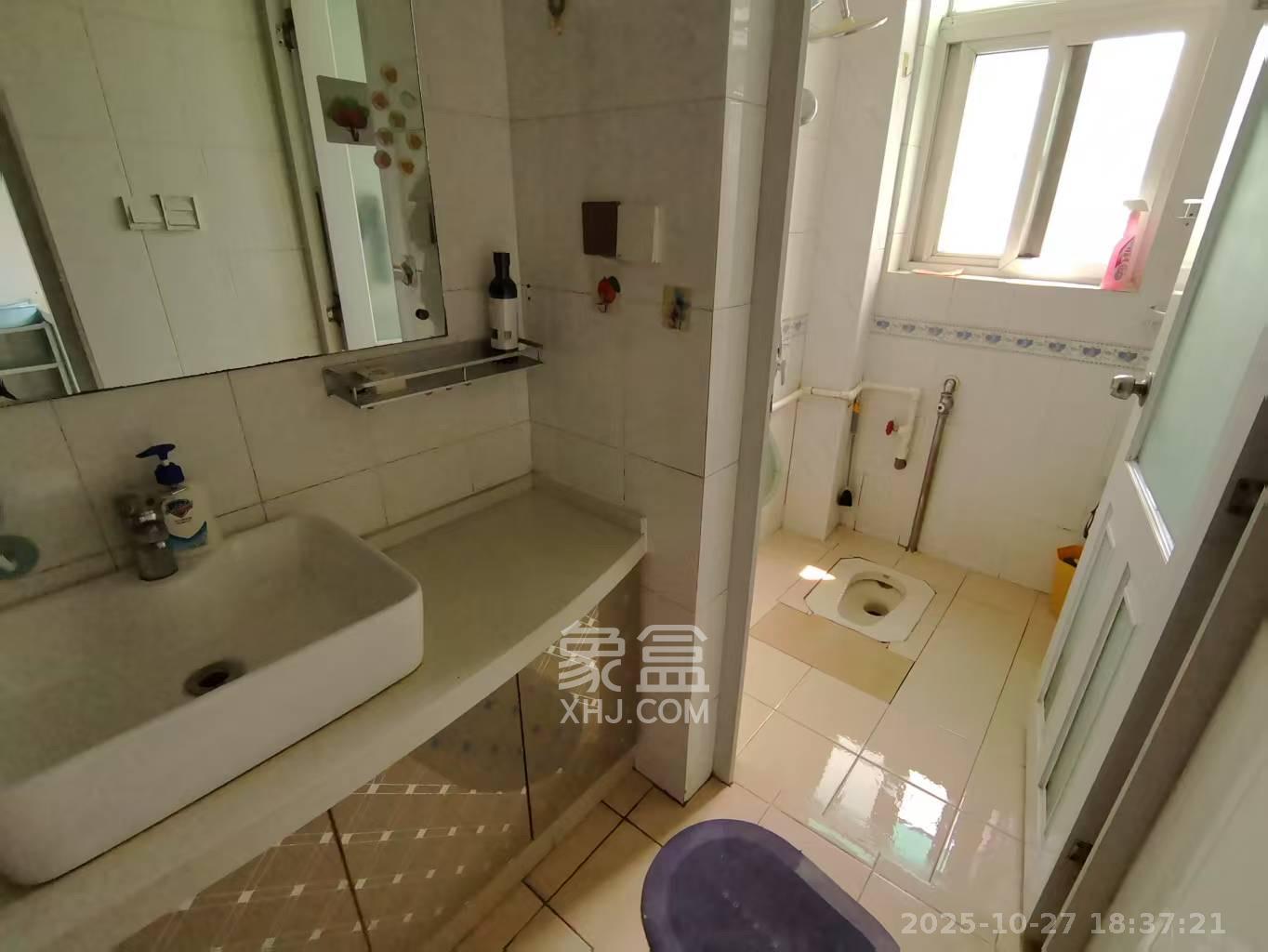 荷花园小区(安置房小区) 3室2厅1卫 2200.0元/月 荷花园小区(安置房小区) 3室2厅1卫 2200.0元/月室内图