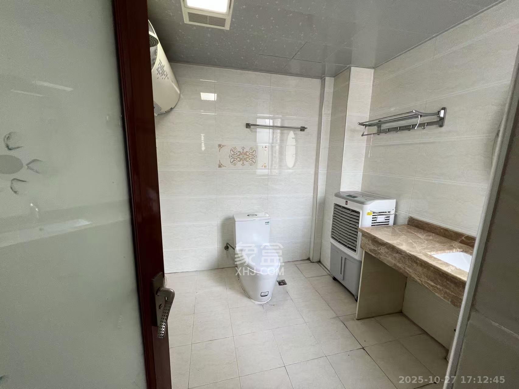 西子花苑  3室2厅2卫    2800.0元/月室内图