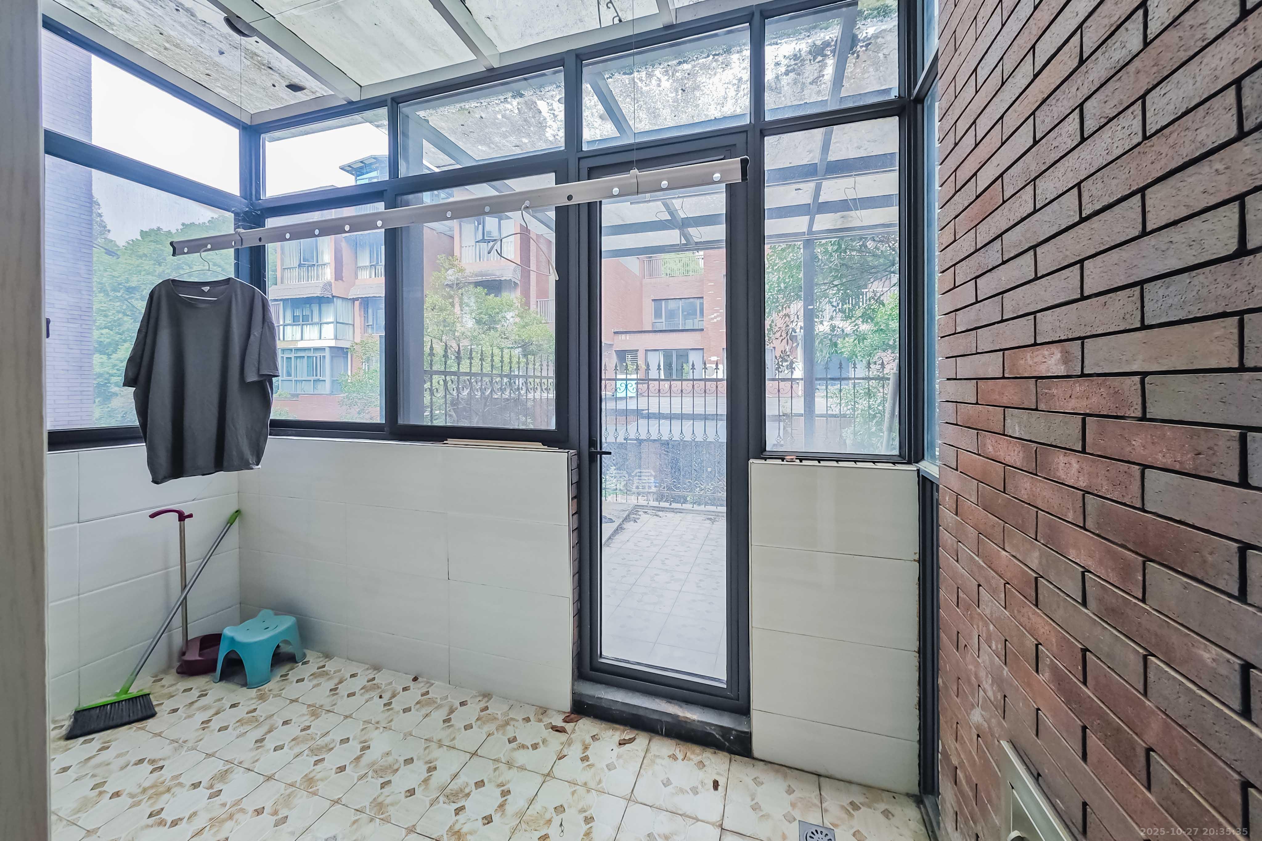 万科金域华府三四期  5室2厅4卫    308.0万其他