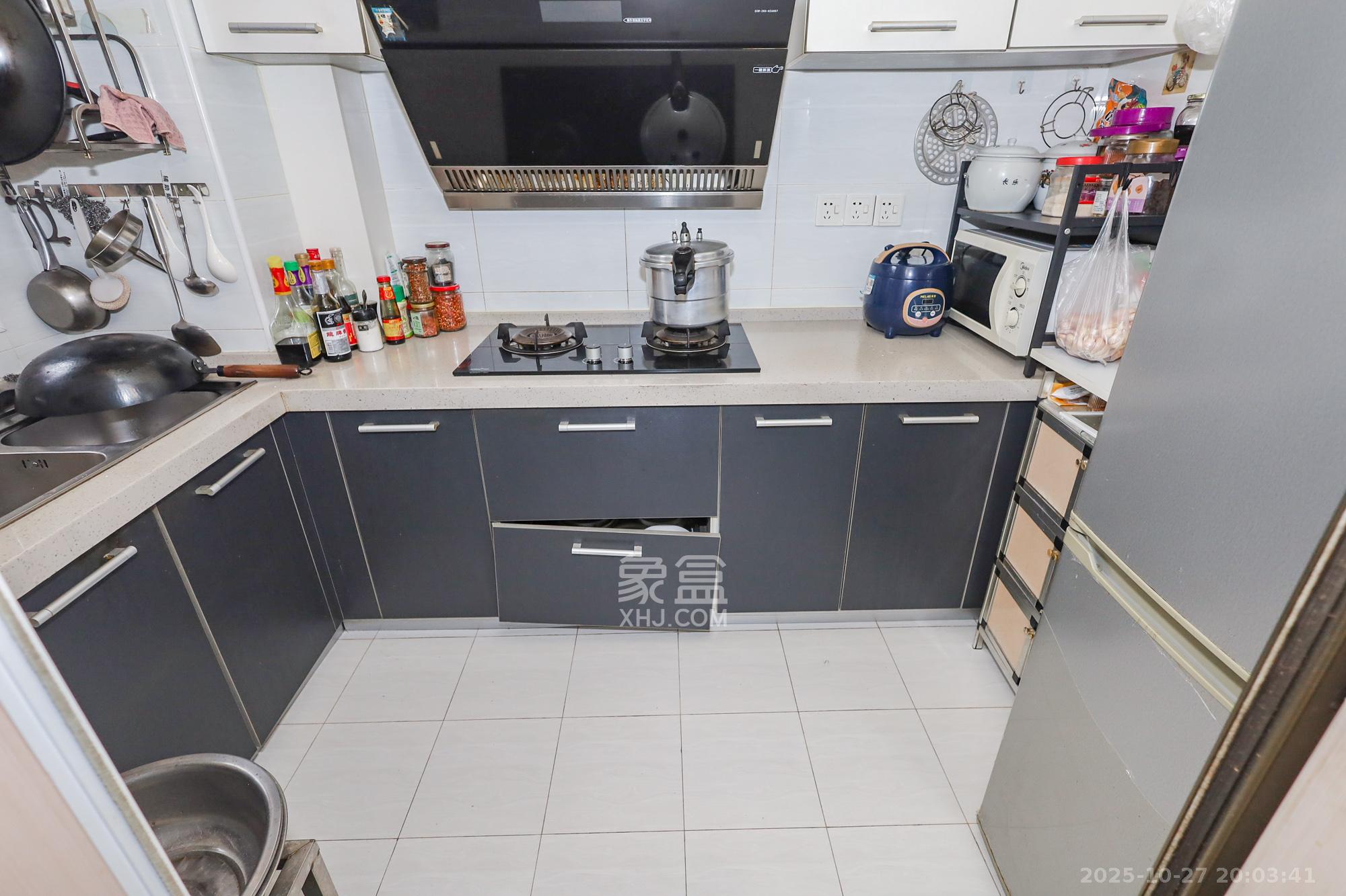 阳光丽城一期 4室2厅2卫 158.0万 阳光丽城一期 4室2厅2卫 158.0万厨房