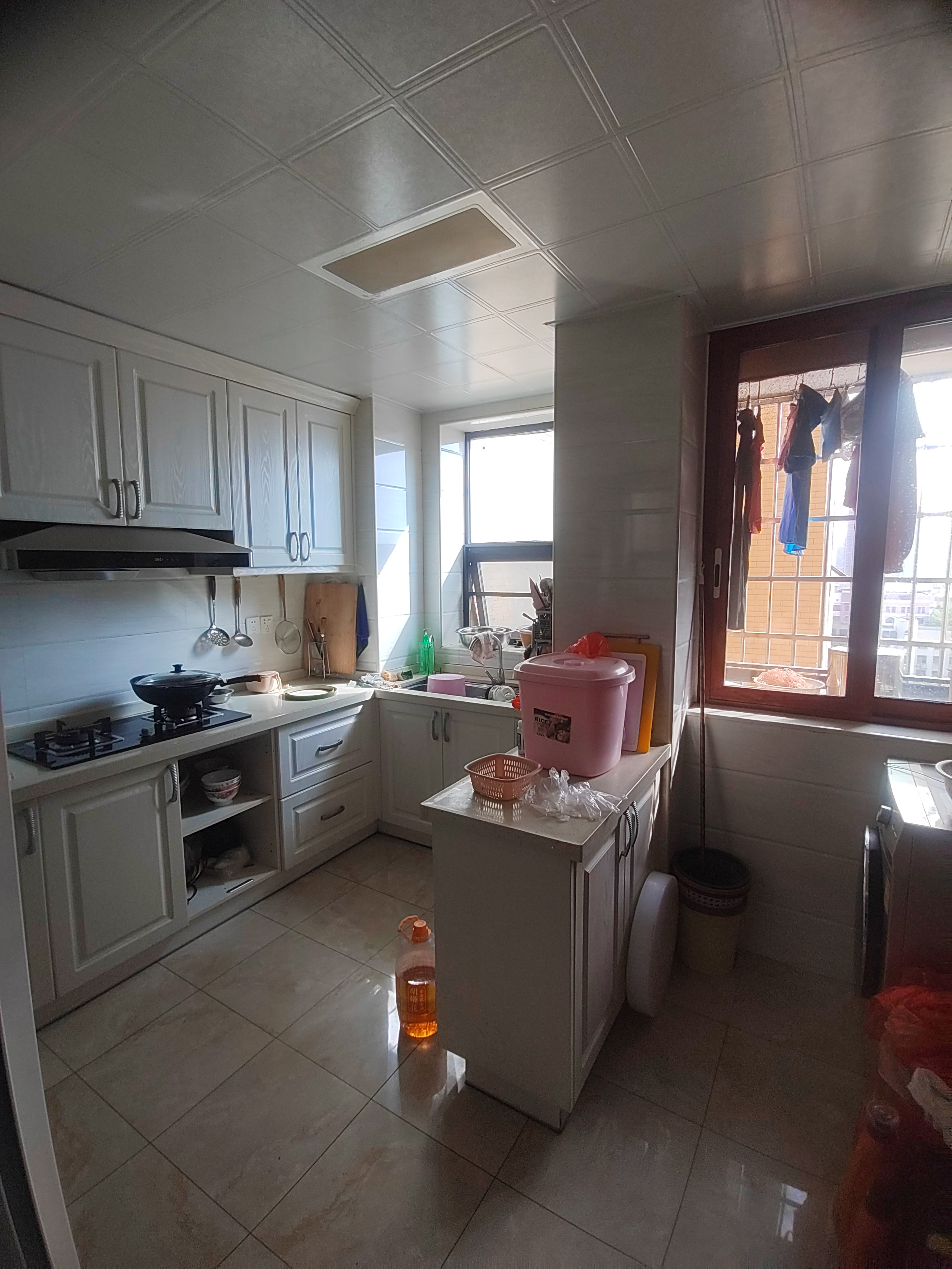 盛世时代广场  3室2厅2卫    82.8万客厅