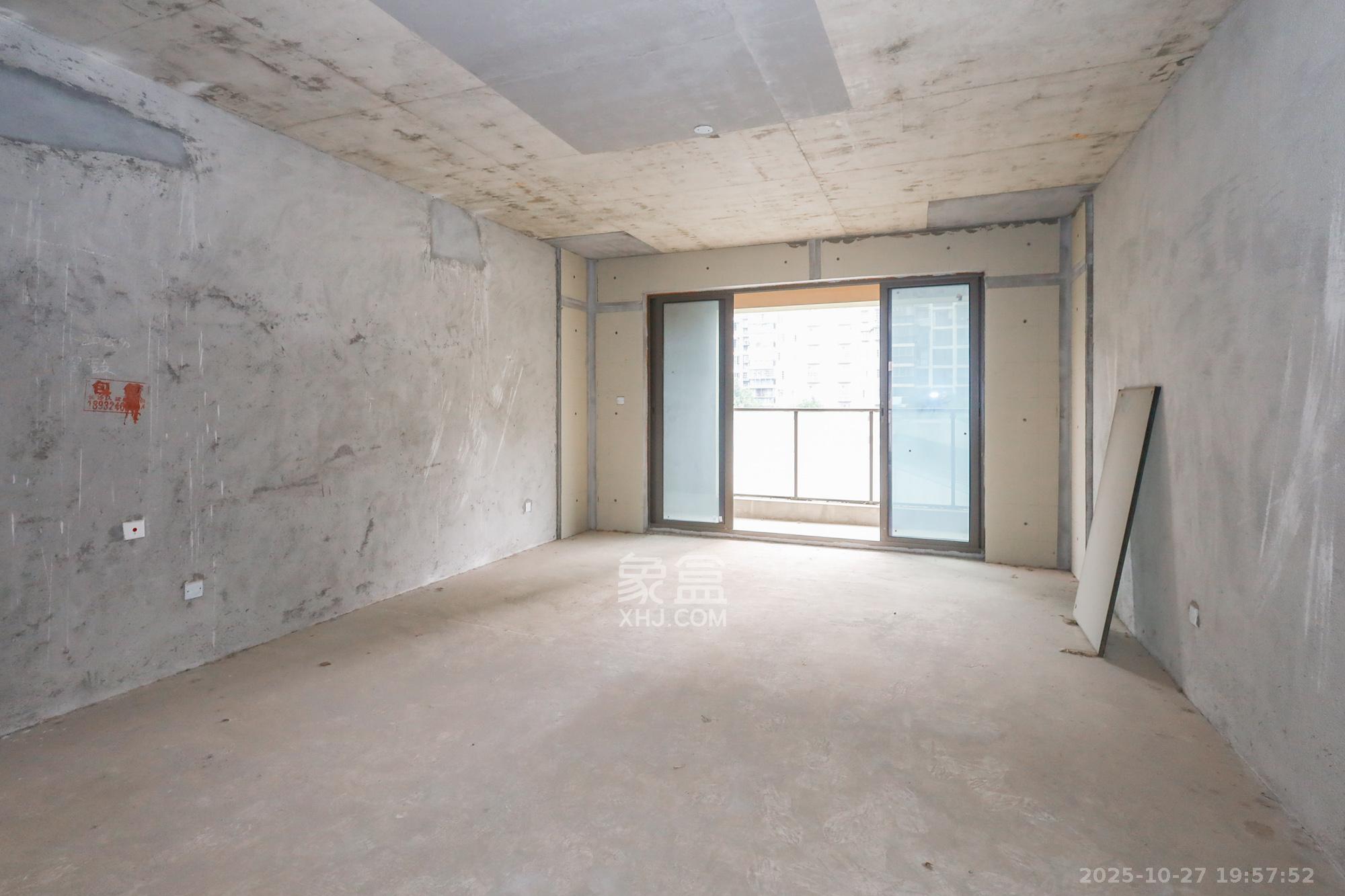 正荣滨江紫阙台  4室2厅2卫    348.0万 正荣滨江紫阙台  4室2厅2卫    348.0万客厅