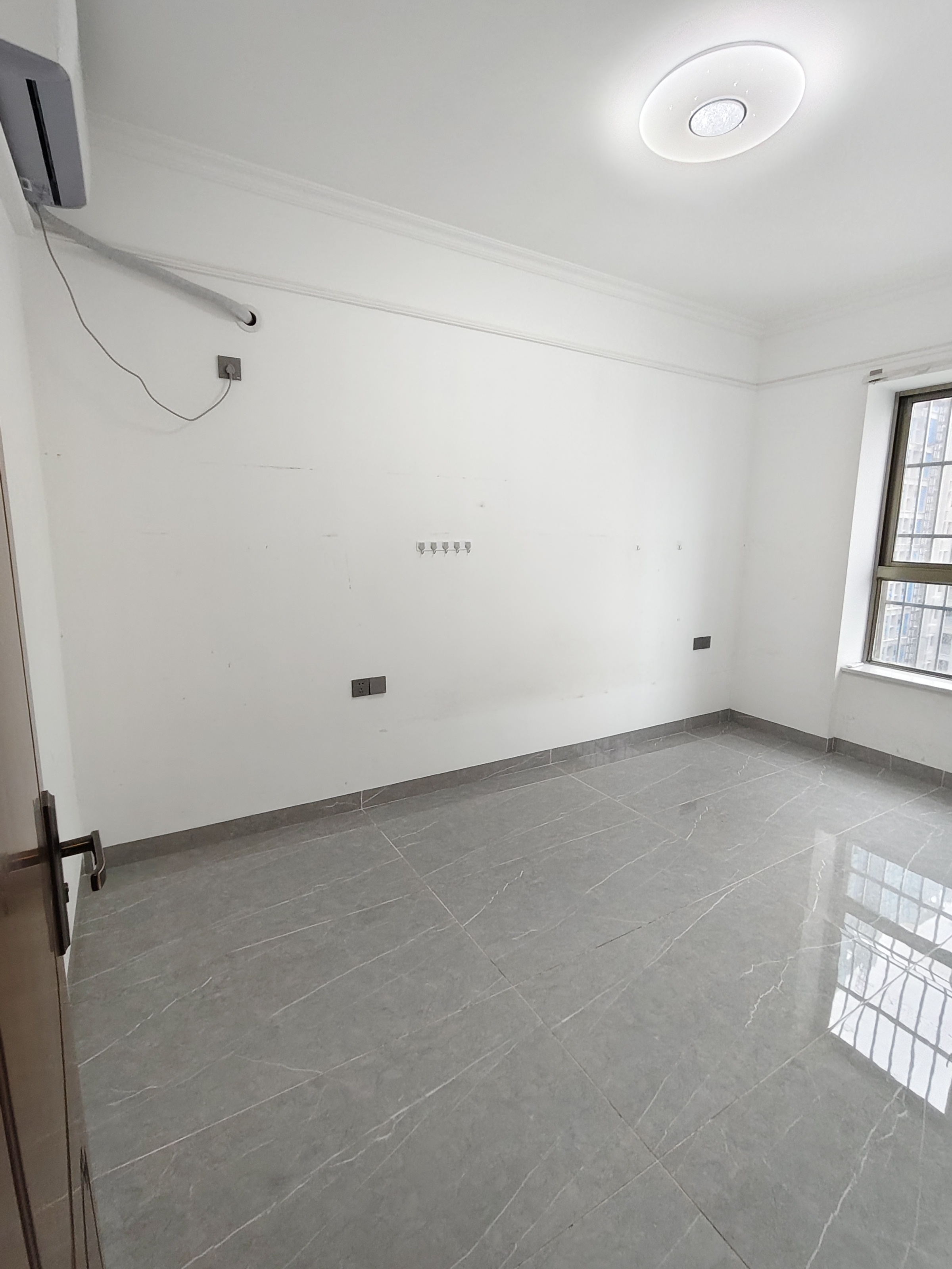 润龙花园  3室2厅1卫    2800.0元/月室内图