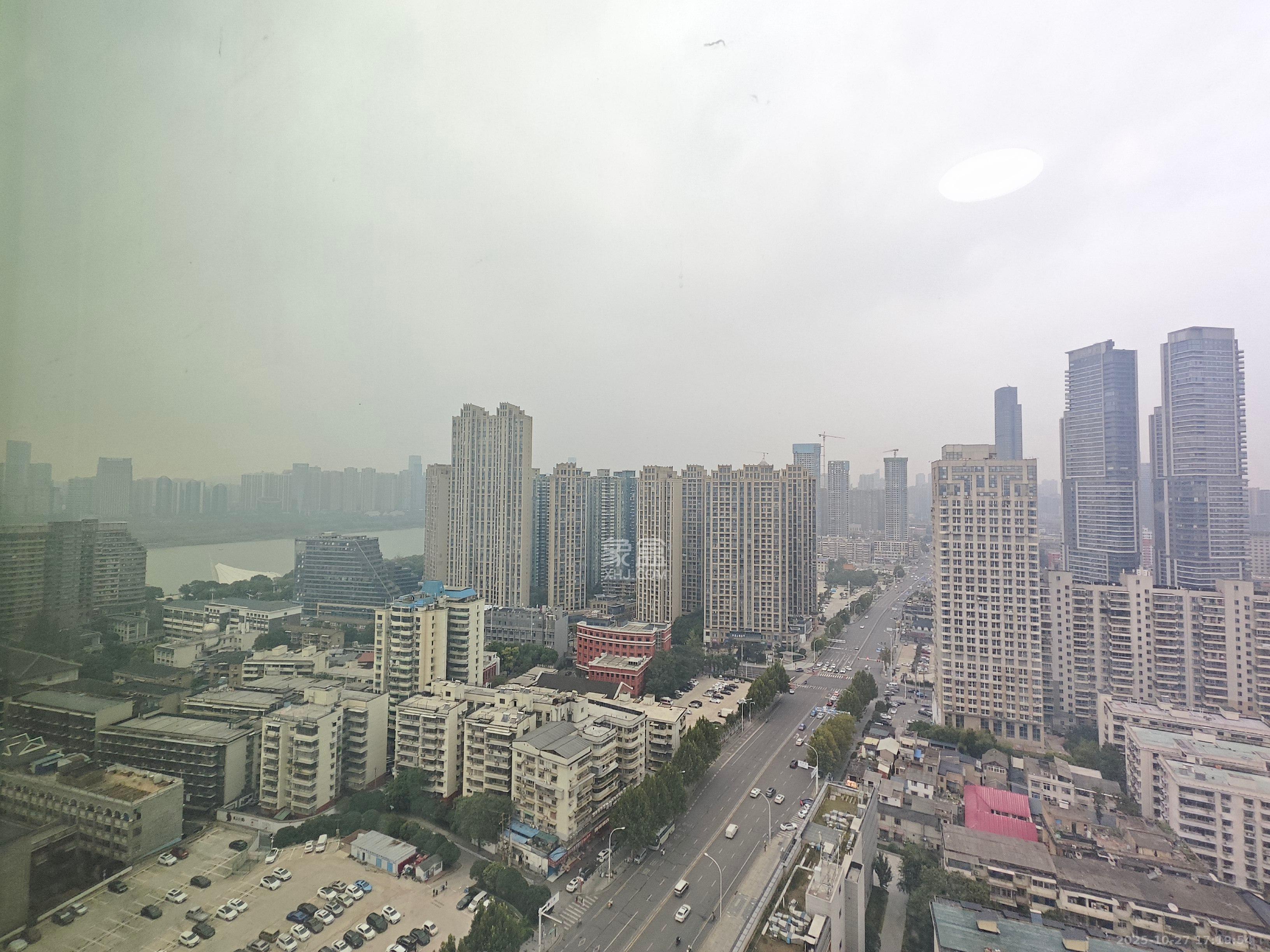 华润置地中心  1室1厅1卫    2700.0元/月 华润置地中心  1室1厅1卫    2700.0元/月室内图