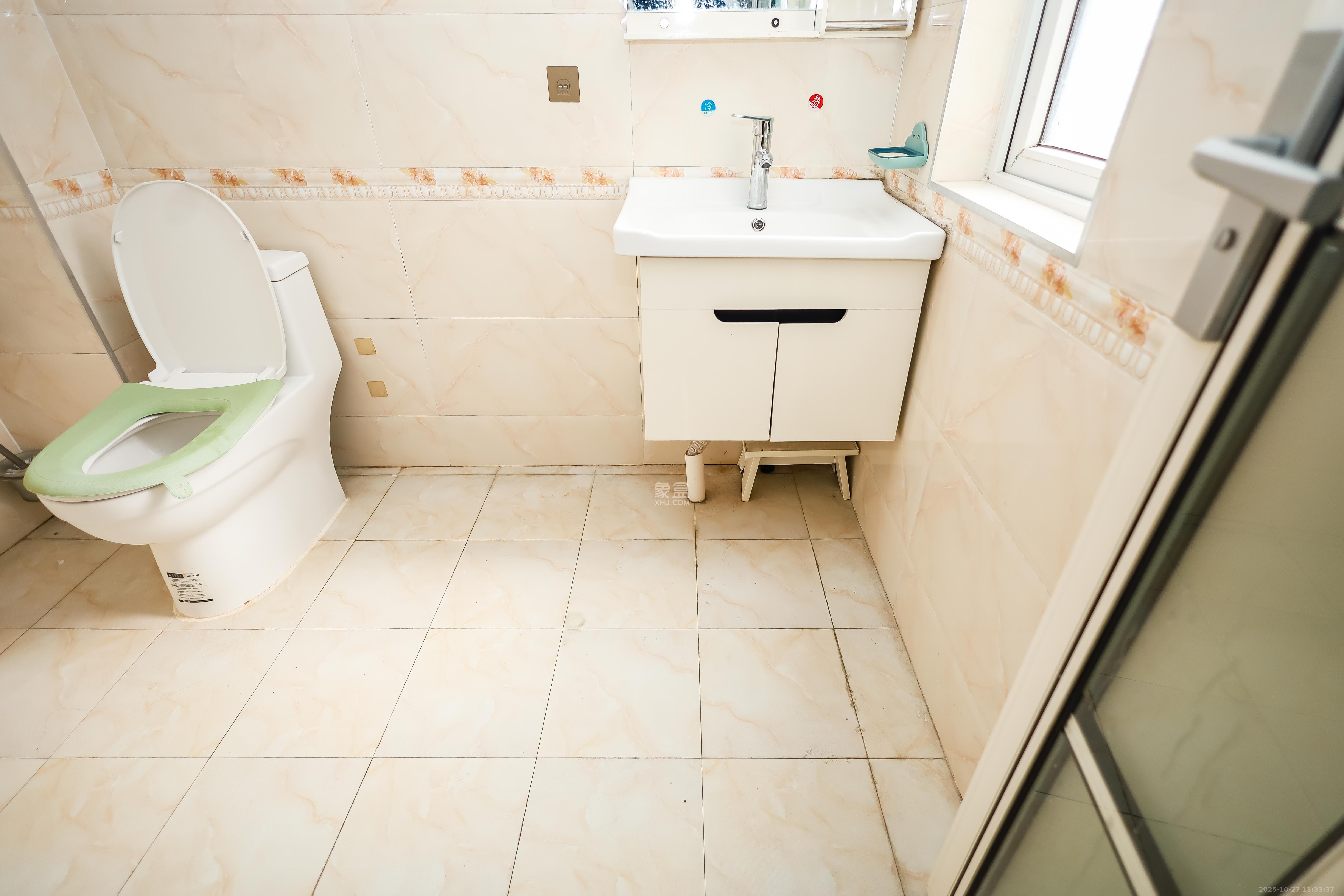 天麓尚层  3室2厅2卫    88.0万卫生间