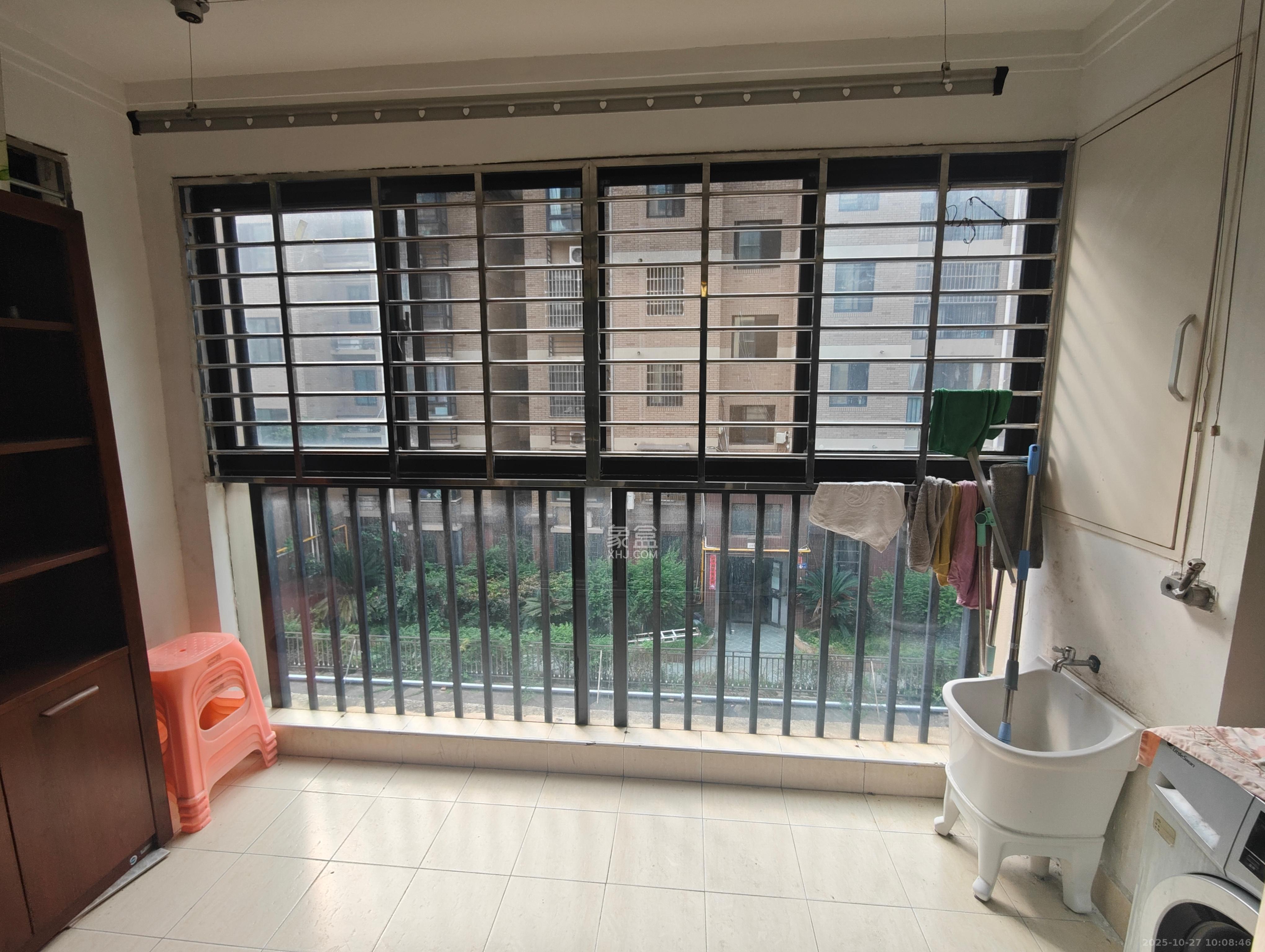 三江花中城  2室1厅1卫    2200.0元/月 三江花中城  2室1厅1卫    2200.0元/月室内图