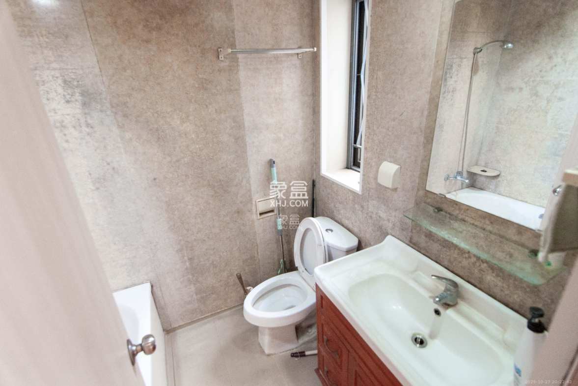 远大麓园  3室2厅2卫    2200.0元/月 远大麓园  3室2厅2卫    2200.0元/月室内图