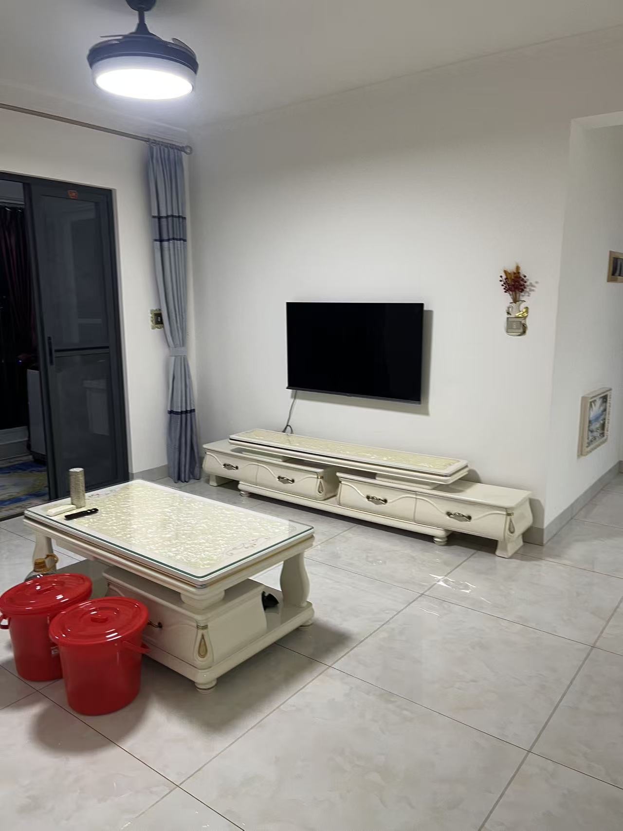 海侨花园  3室2厅1卫    2800.0元/月 海侨花园  3室2厅1卫    2800.0元/月室内图