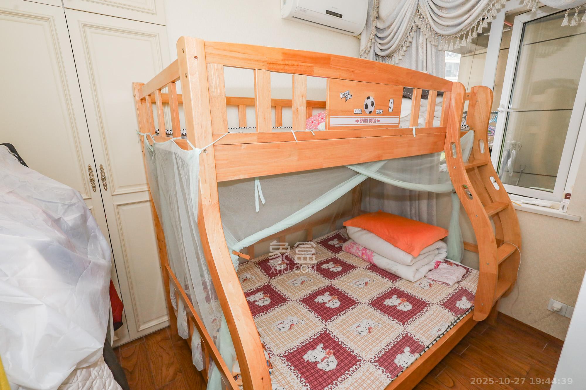 当代滨江MOMA  3室2厅1卫    120.0万卧室