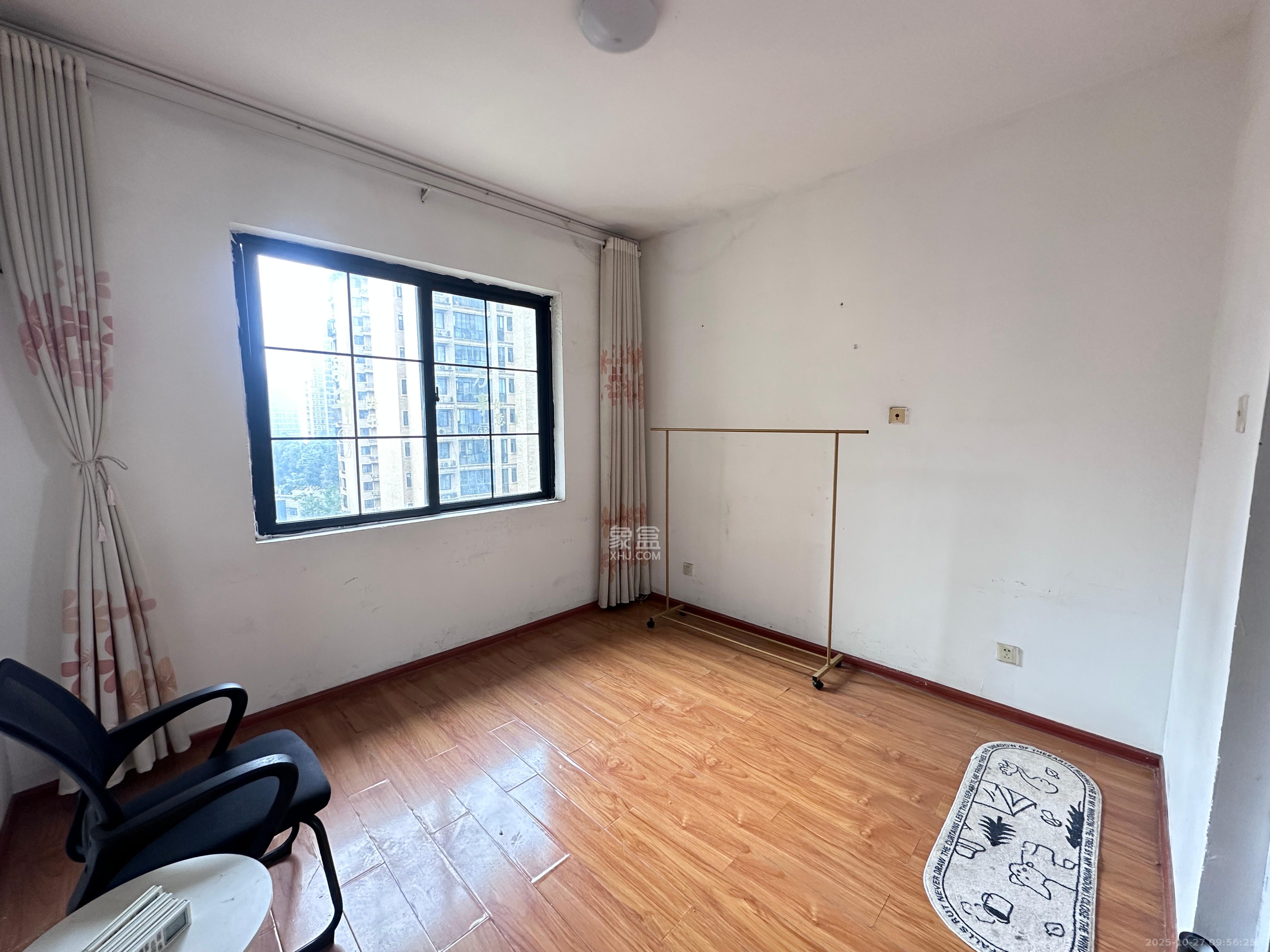 沁园春御院  3室2厅2卫    2500.0元/月 沁园春御院  3室2厅2卫    2500.0元/月