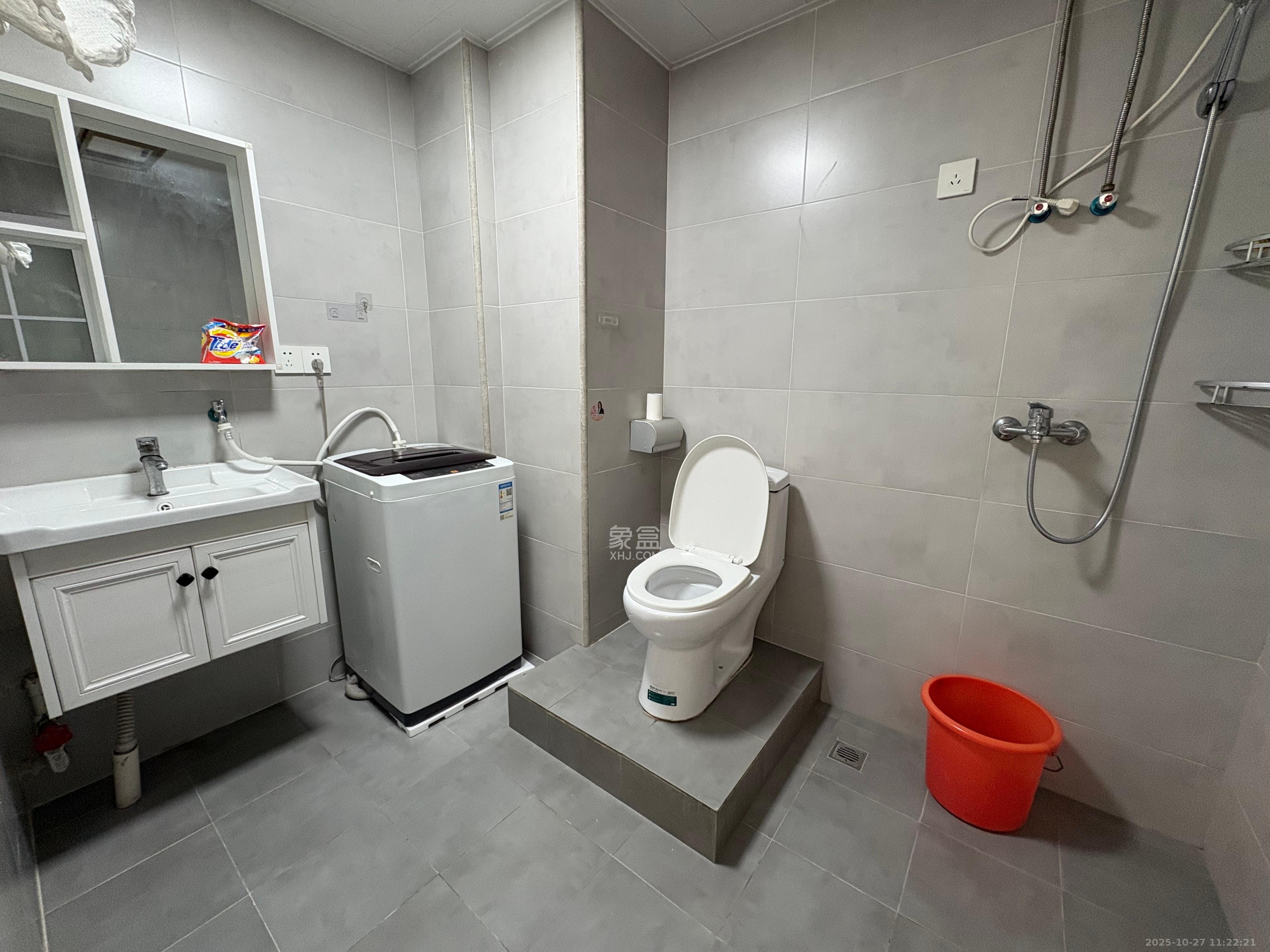 芙蓉万国城MOMA(卓越汇富苑)  1室1厅1卫    1300.0元/月 芙蓉万国城MOMA(卓越汇富苑)  1室1厅1卫    1300.0元/月室内图